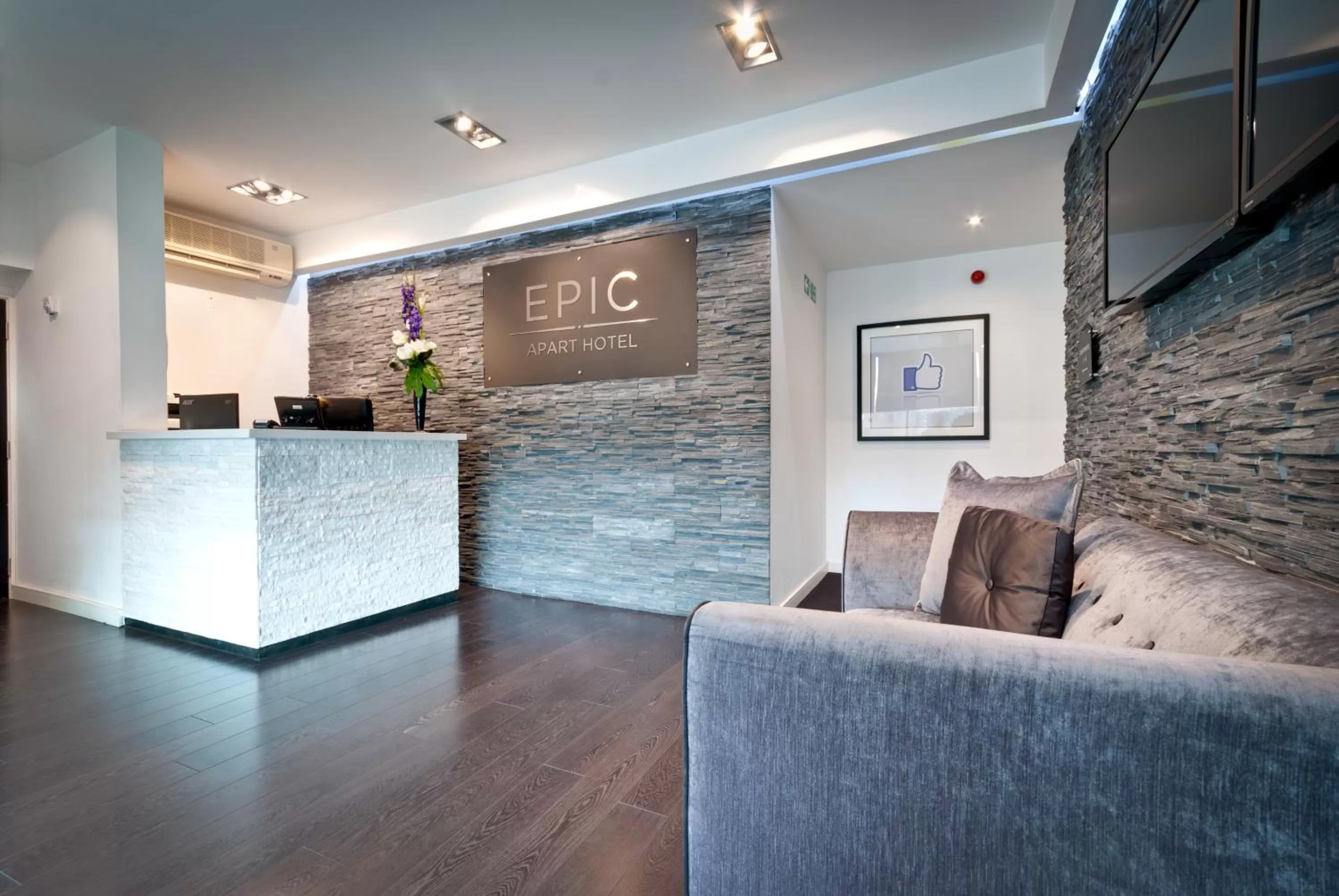 Lobby or reception in EPIC Apart Hotel - Seel Street