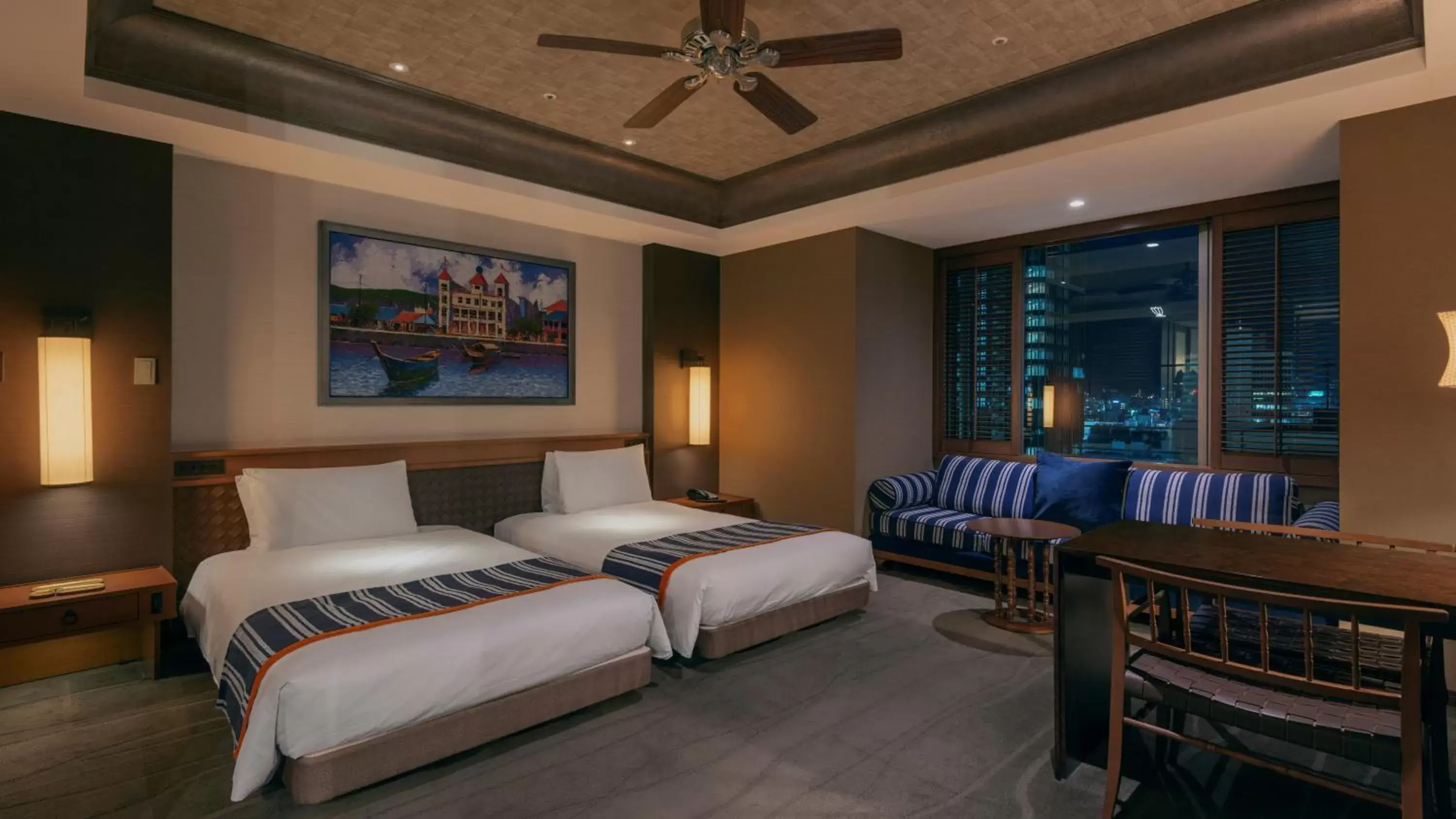 Deluxe Corner Twin Room - City Side with Complimentary Mini-bar in The ORIENT Deluxe Corner Twin Room - City Side with Complimentary Mini-bar in The ORIENT