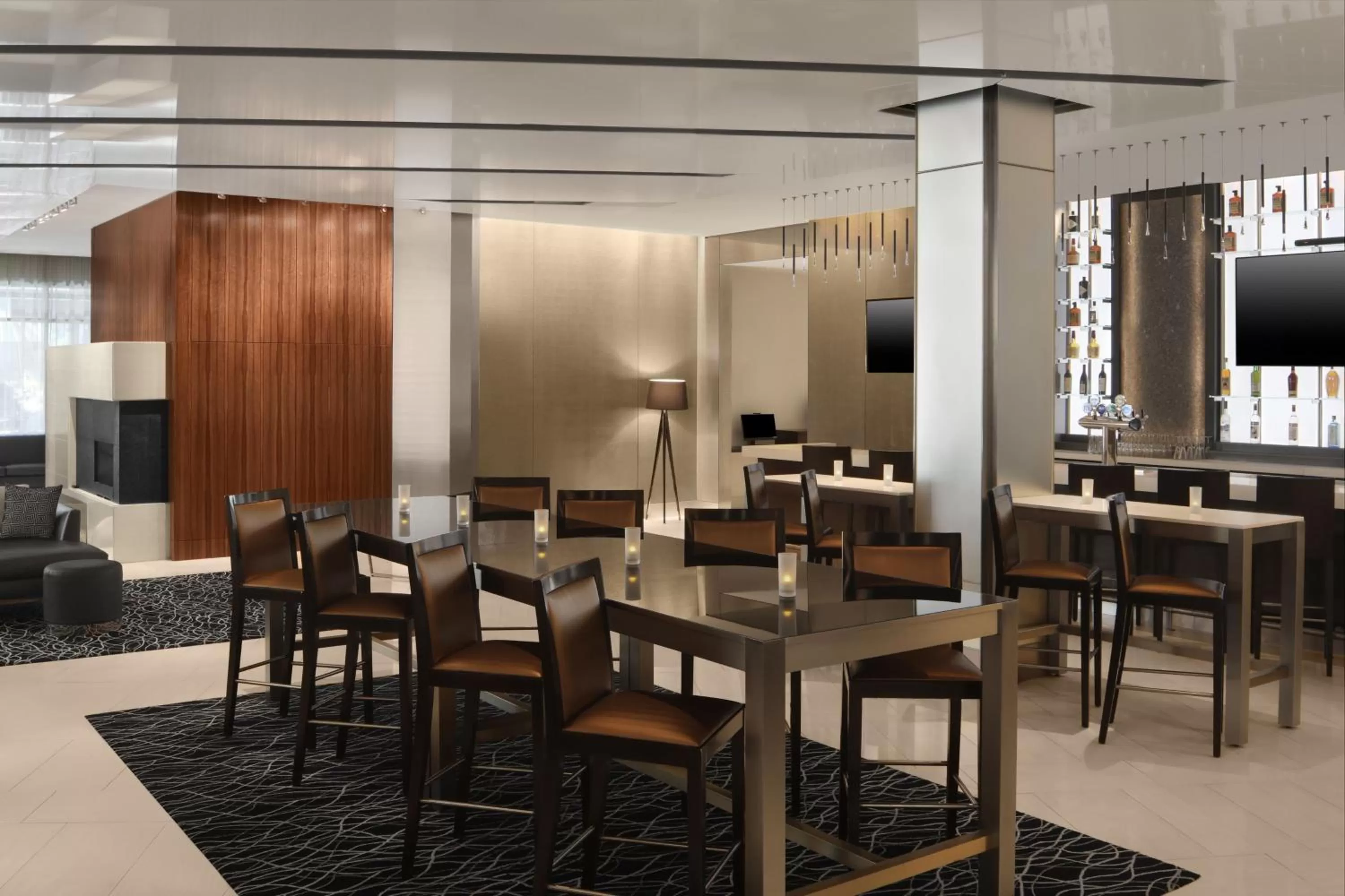 Lounge or bar in Hotel Chicago Downtown, Autograph Collection