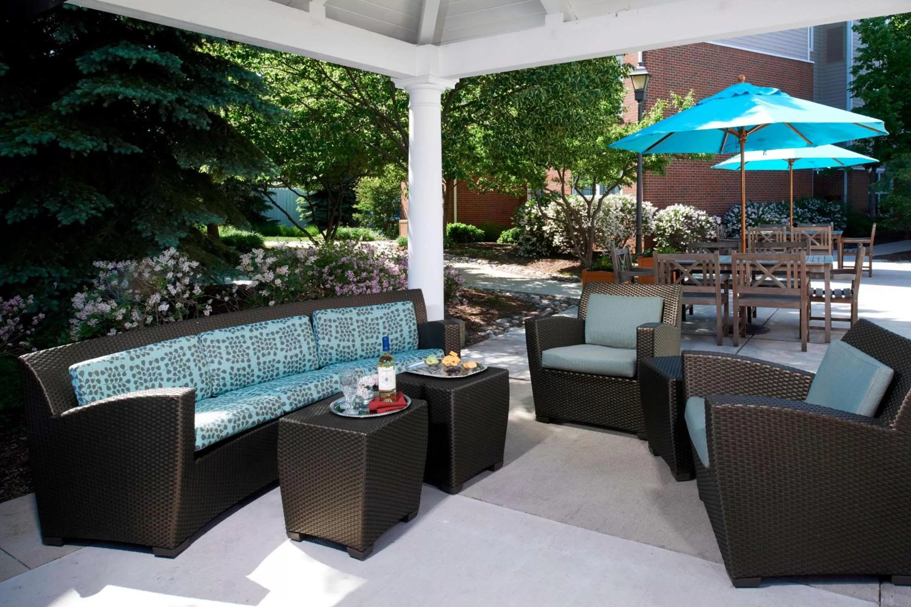 Patio in Sonesta ES Suites Chicago Waukegan Gurnee