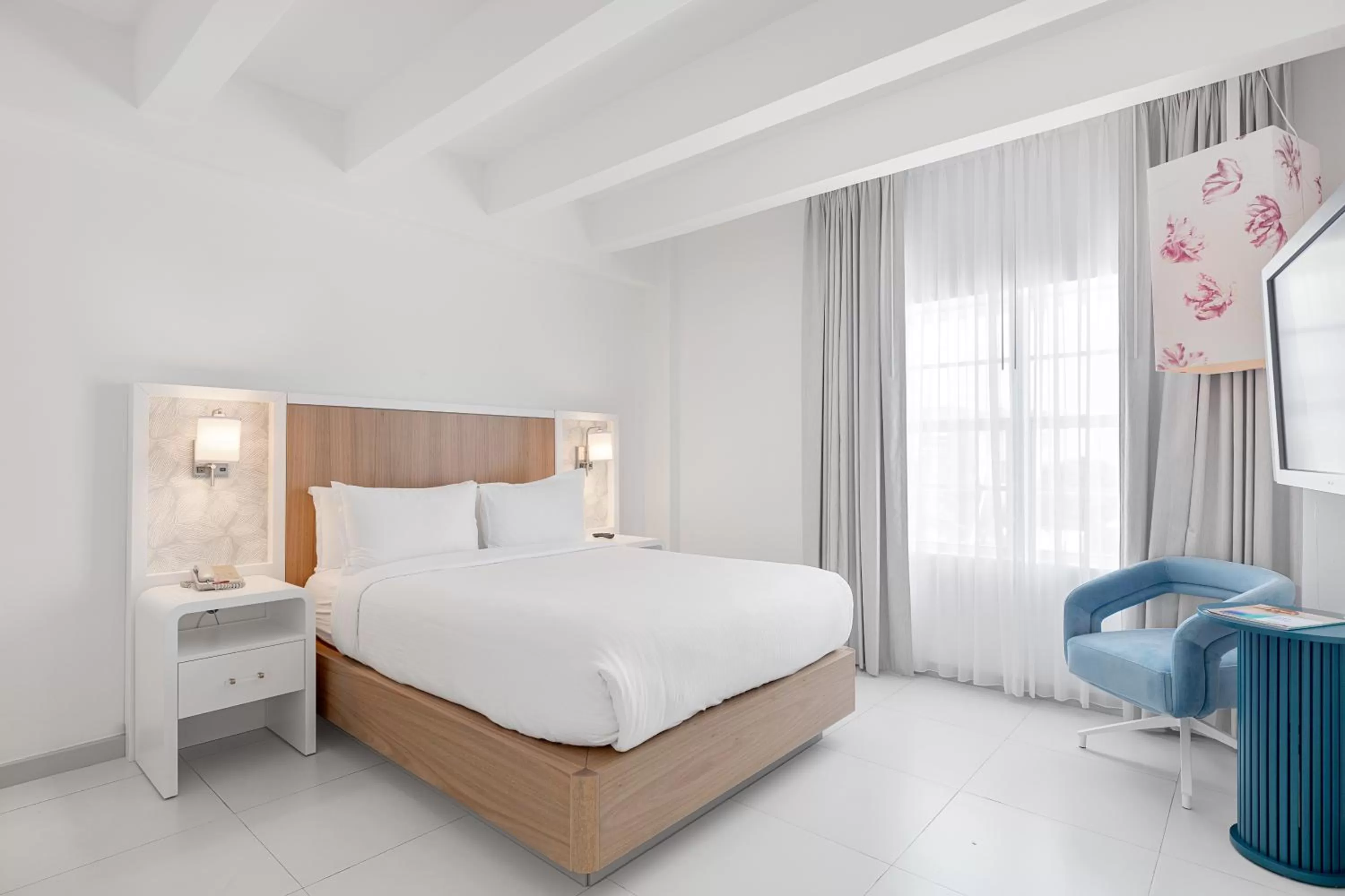 Bed in Townhouse by Luxurban