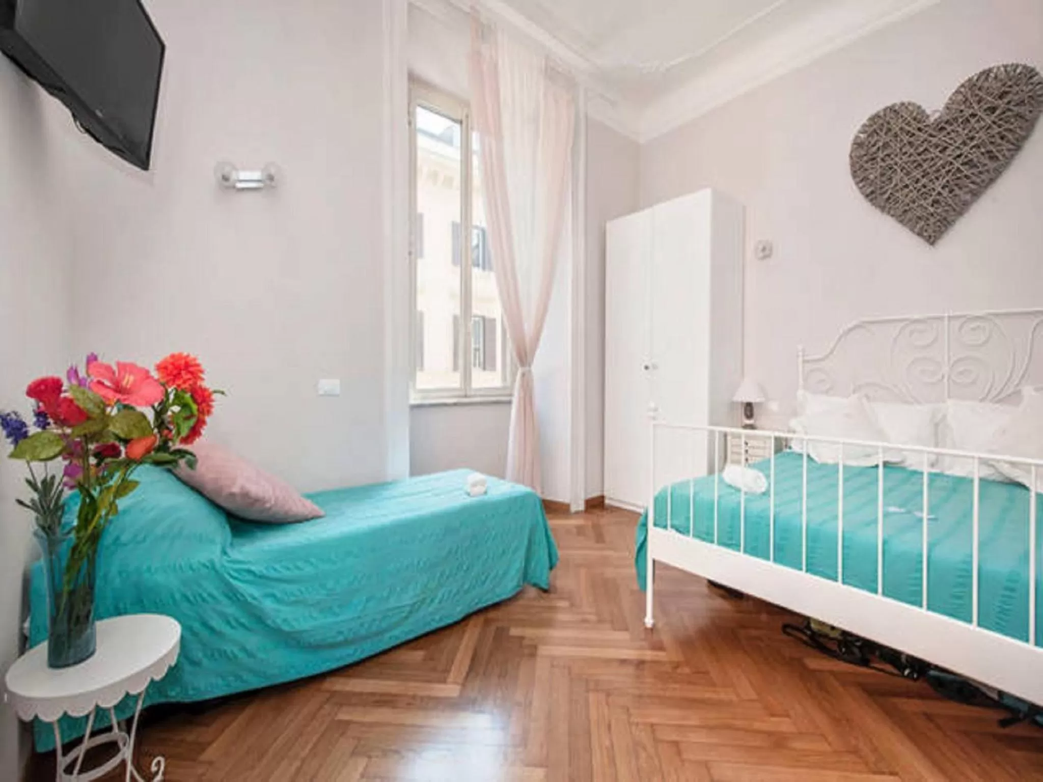 Communal lounge/ TV room, Bed in Sesto Suites Central