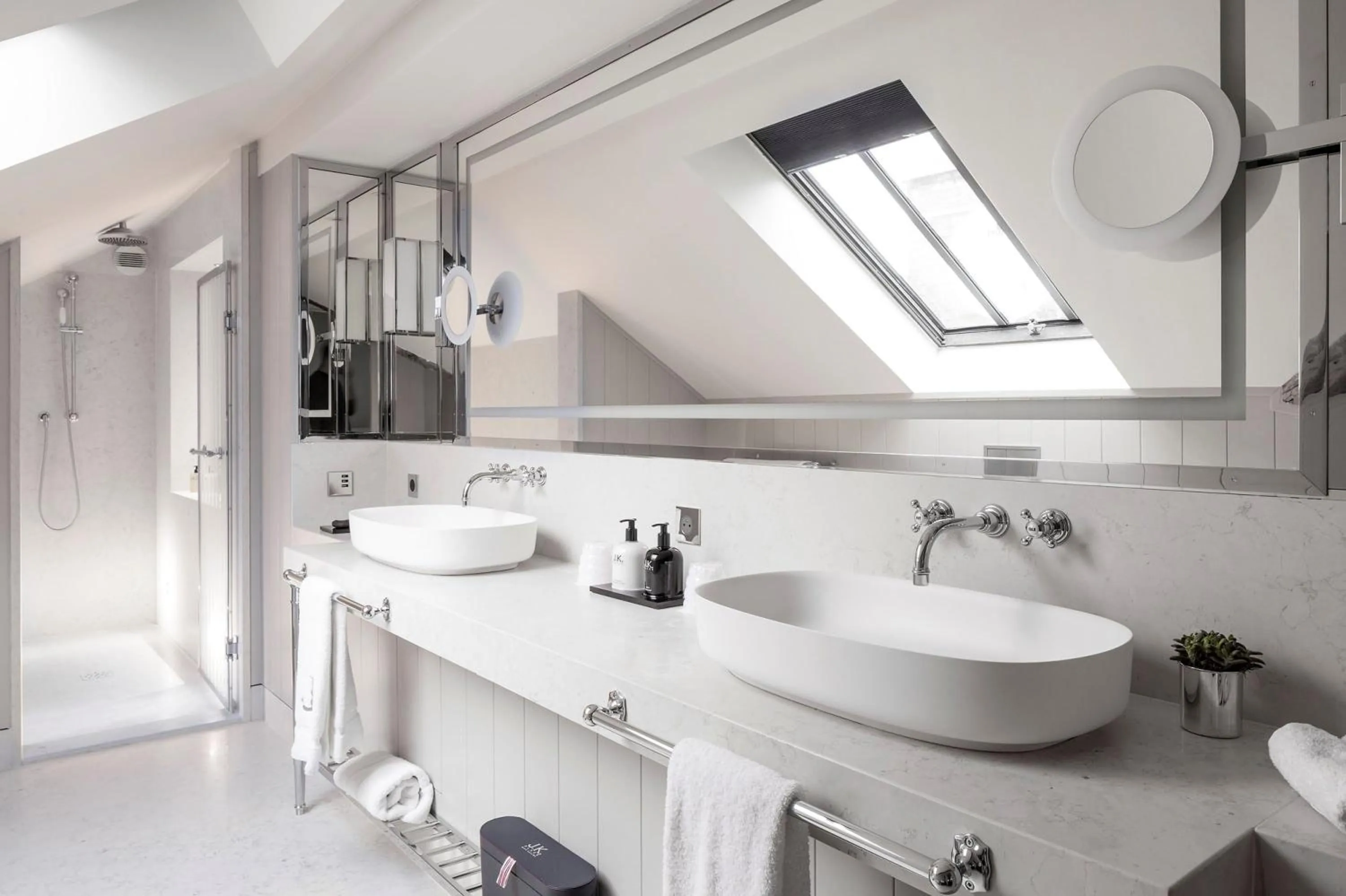 Bathroom in J.K. Place Paris