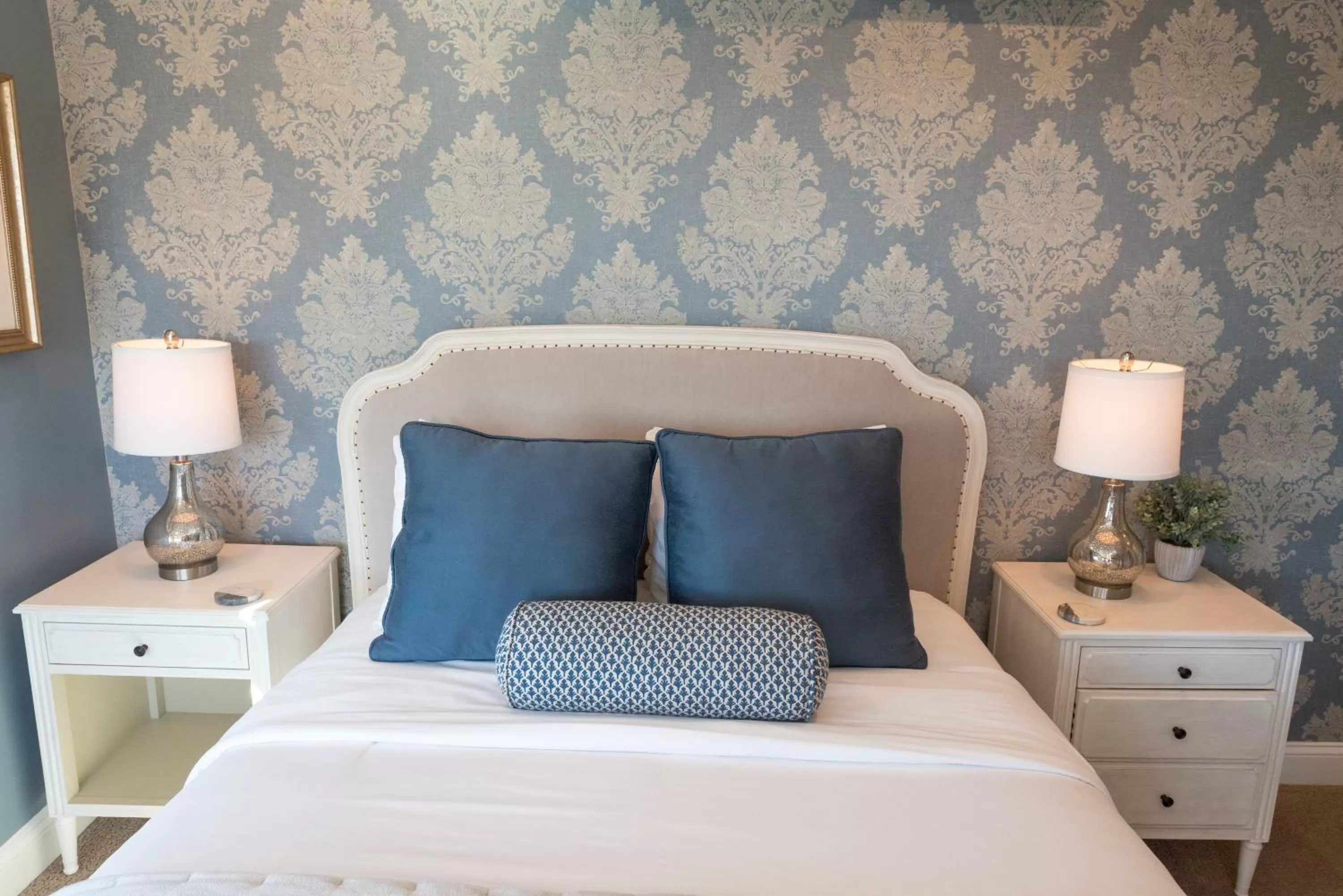 Bed in Serenity Inn Newport