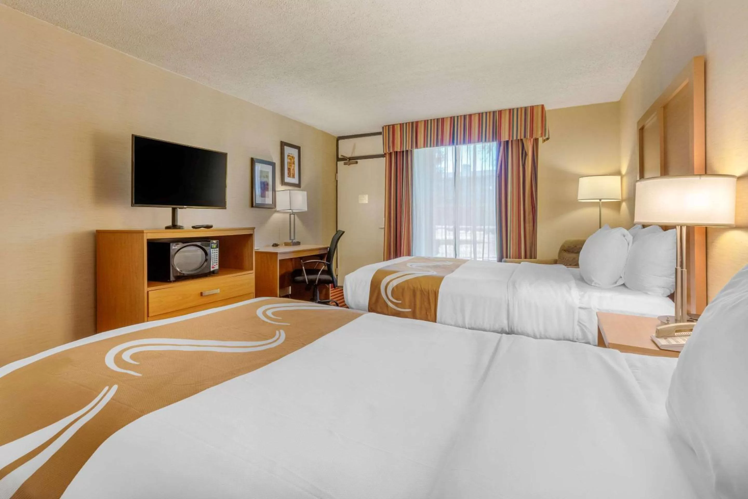 Photo of the whole room, Bed in Quality Inn Exit 4