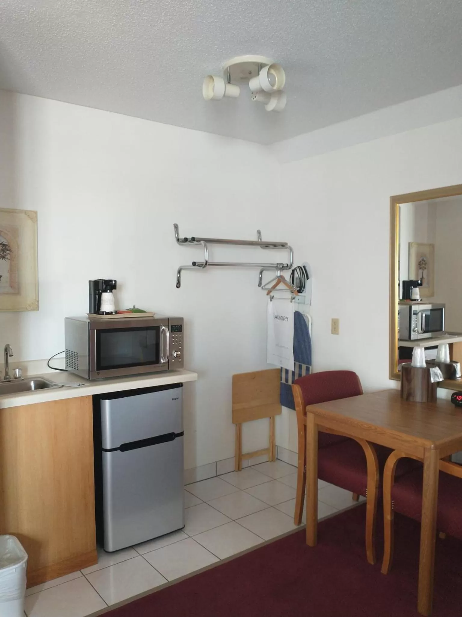 Coffee/tea facilities in Americas Best Value Inn Sauk Centre