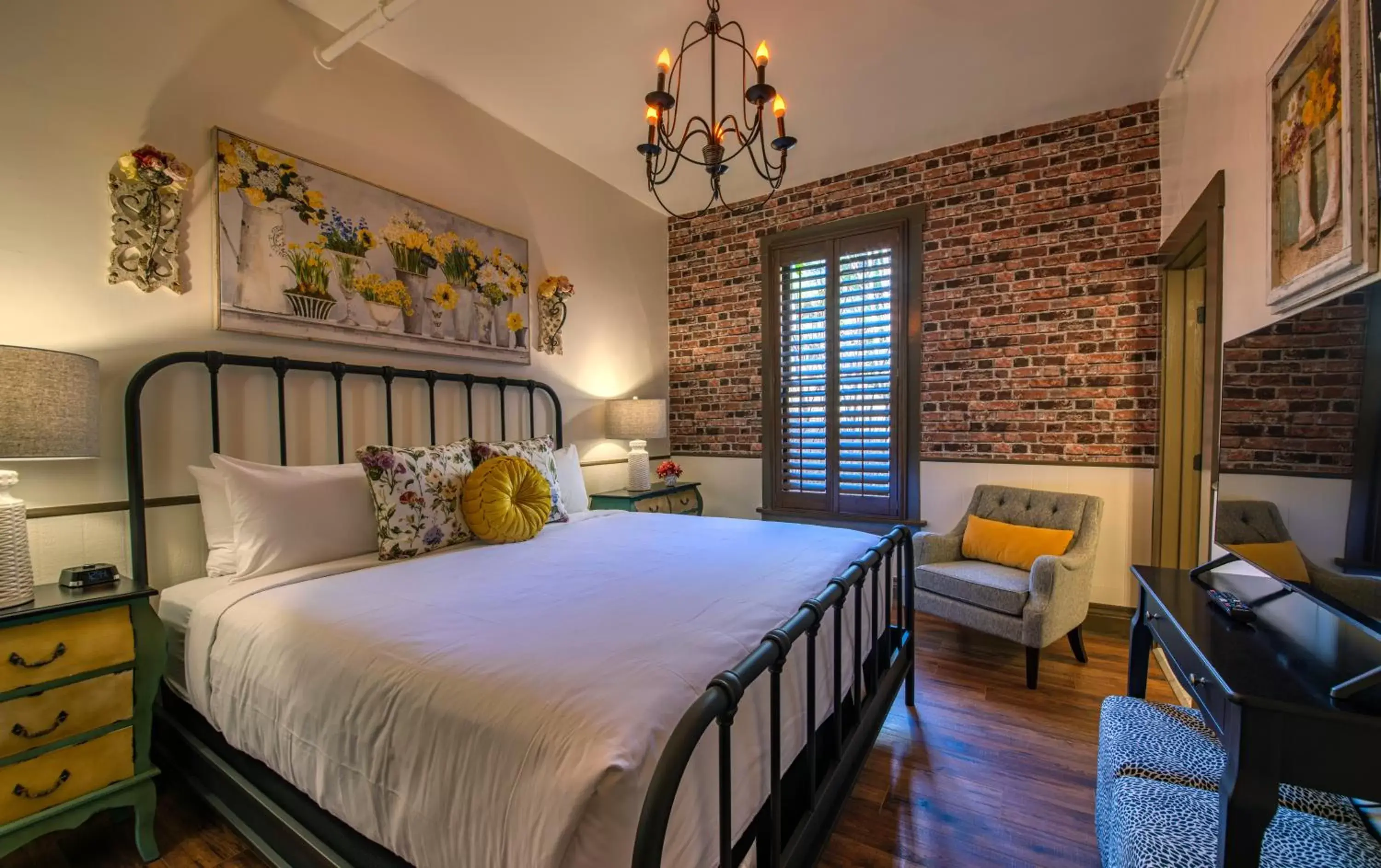 Deluxe King Room in The Clinkscale Deluxe King Room in The Clinkscale