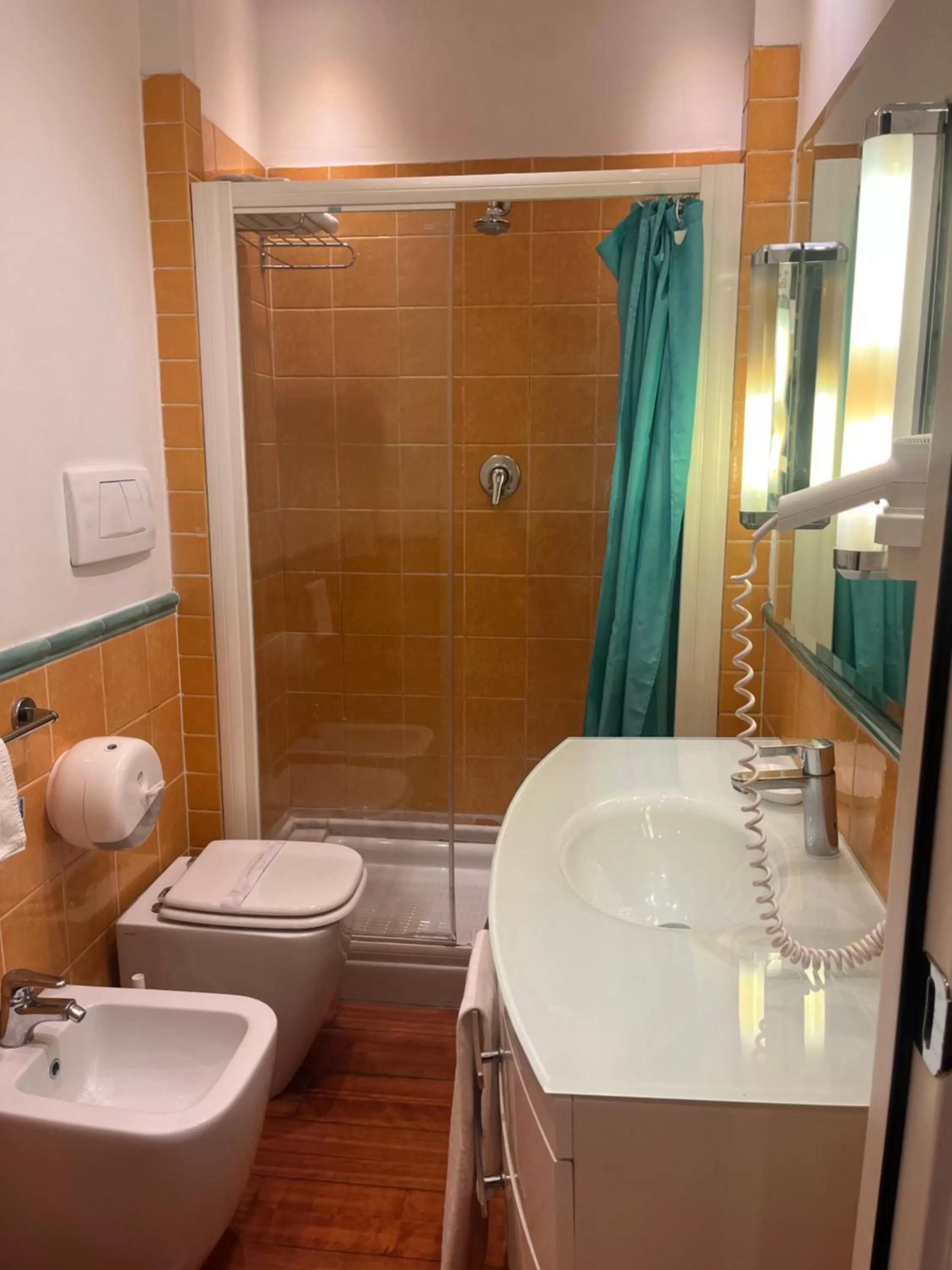 Shower in LH Hotel Lloyd Roma