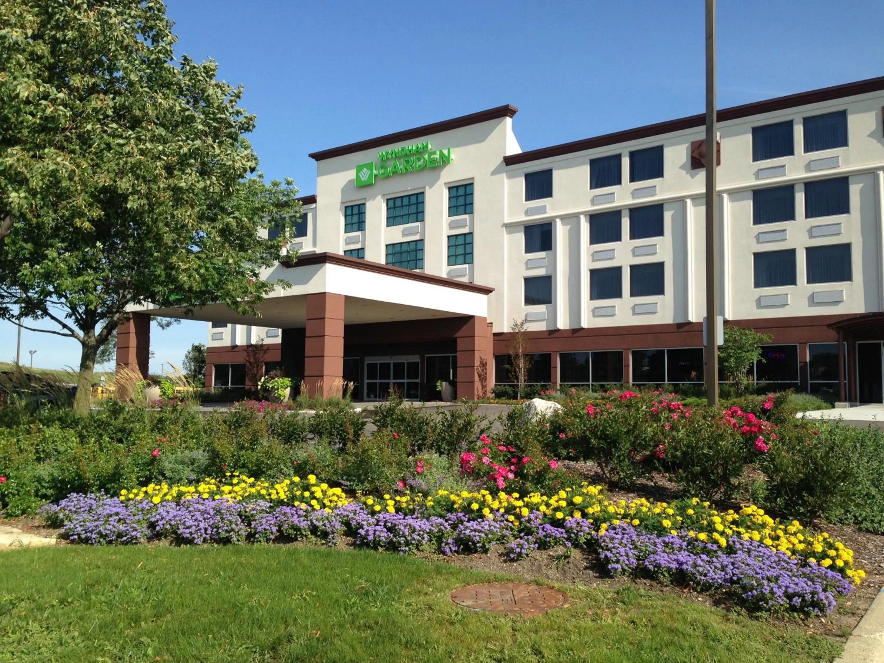 Facade/entrance in Wyndham Garden Elk Grove Village - O'Hare