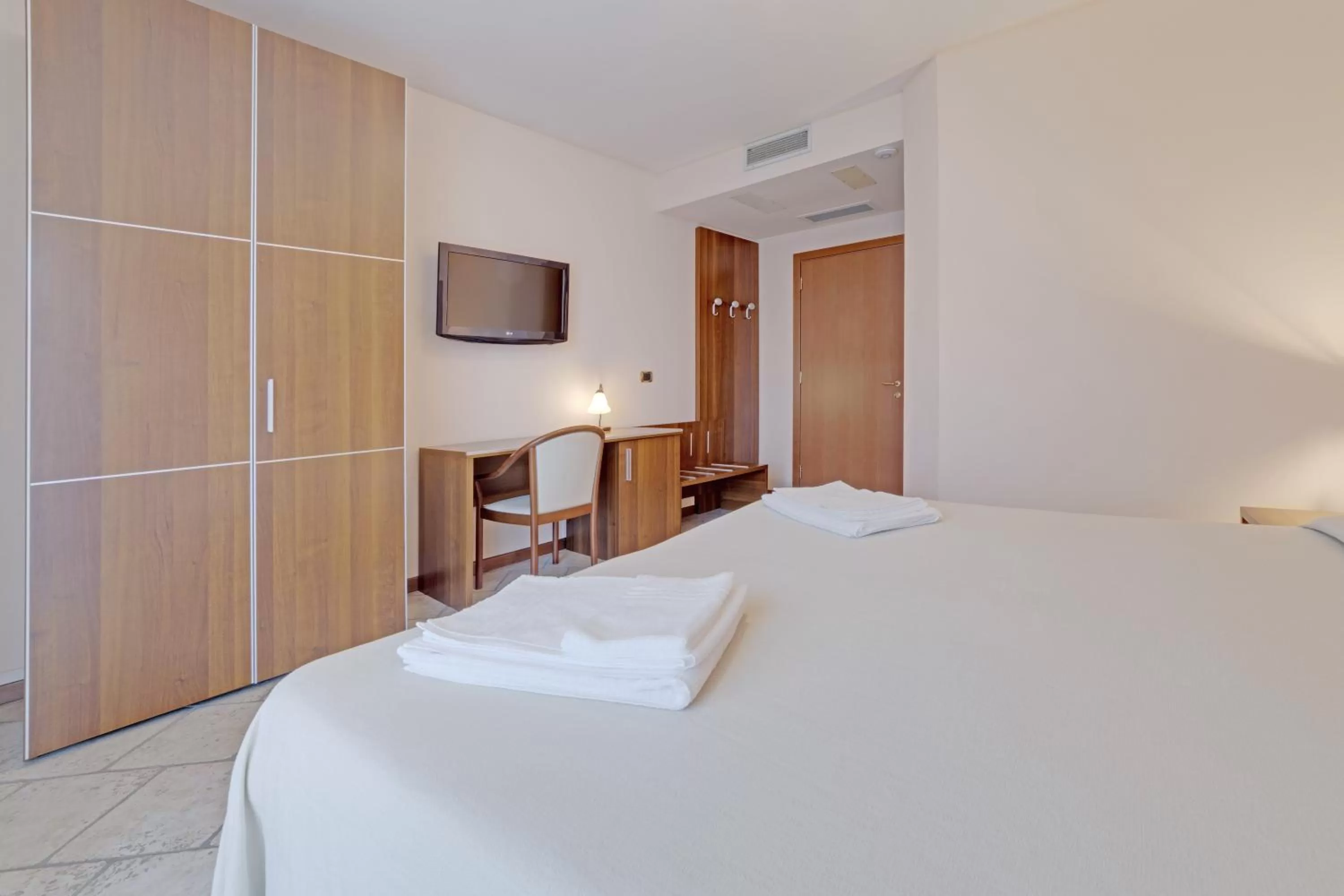 Bed in Hotel Grotto Bagat