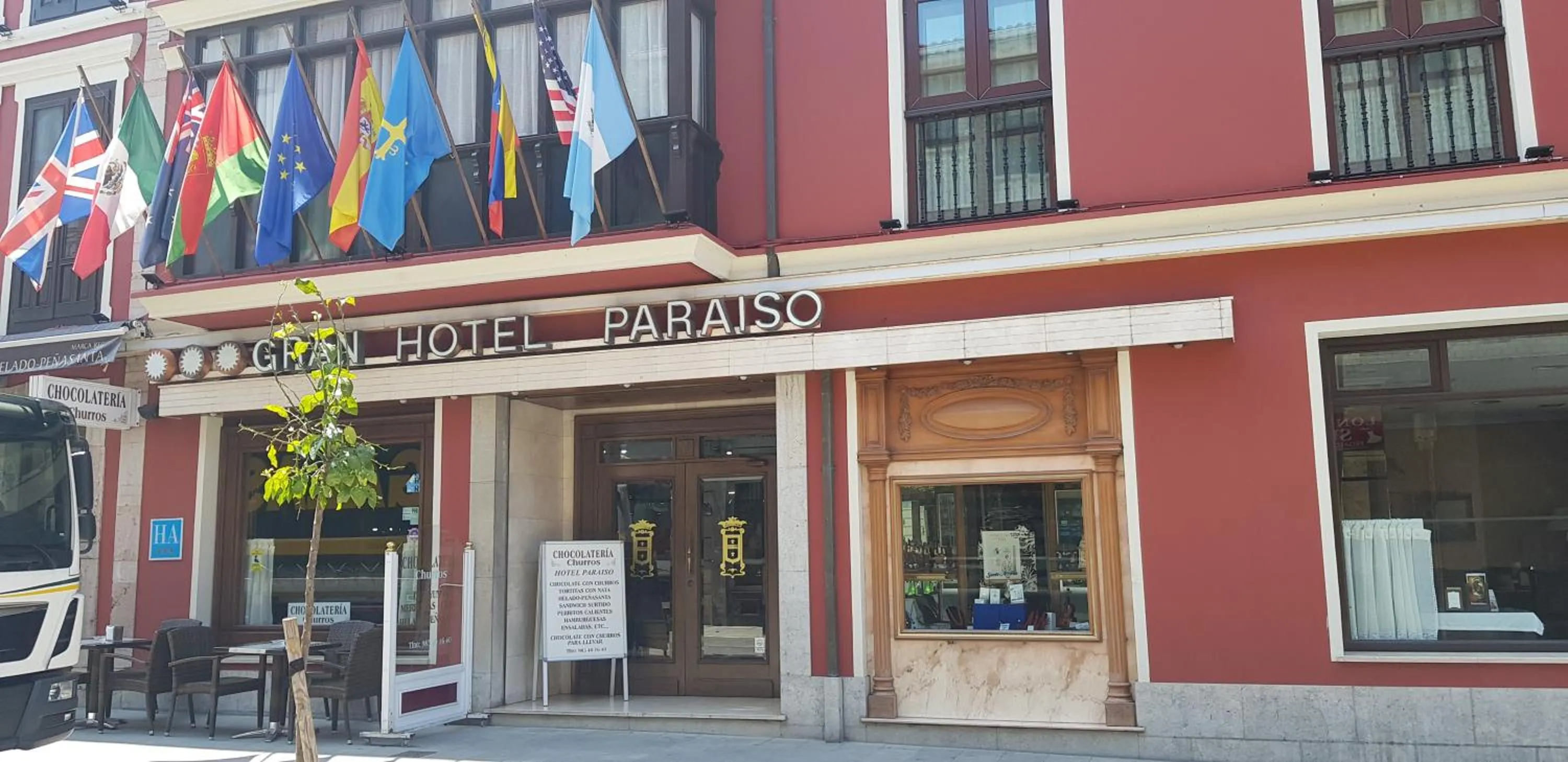 Facade/entrance in Gran Hotel Paraiso