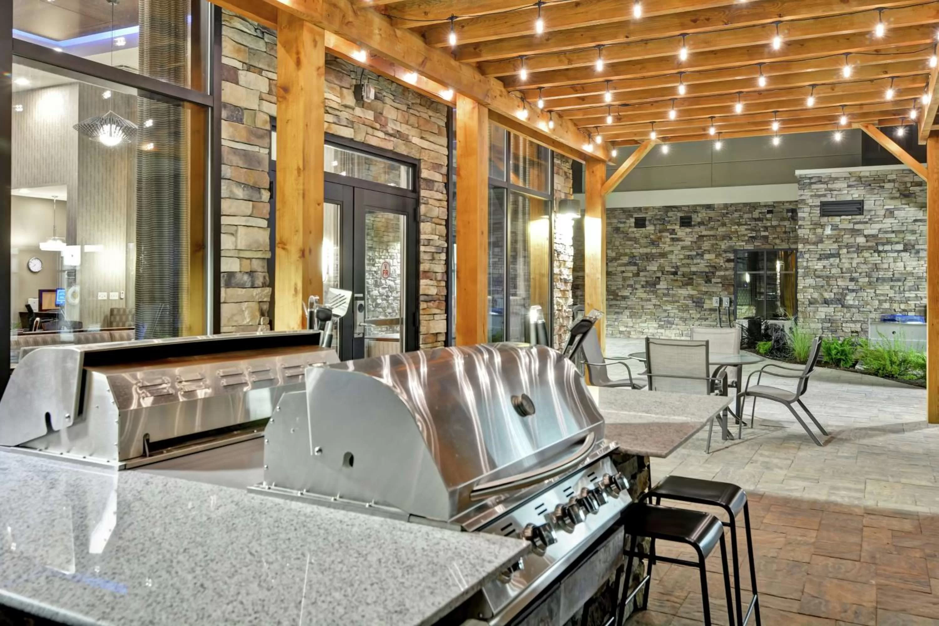 Property building in Homewood Suites By Hilton New Hartford Utica