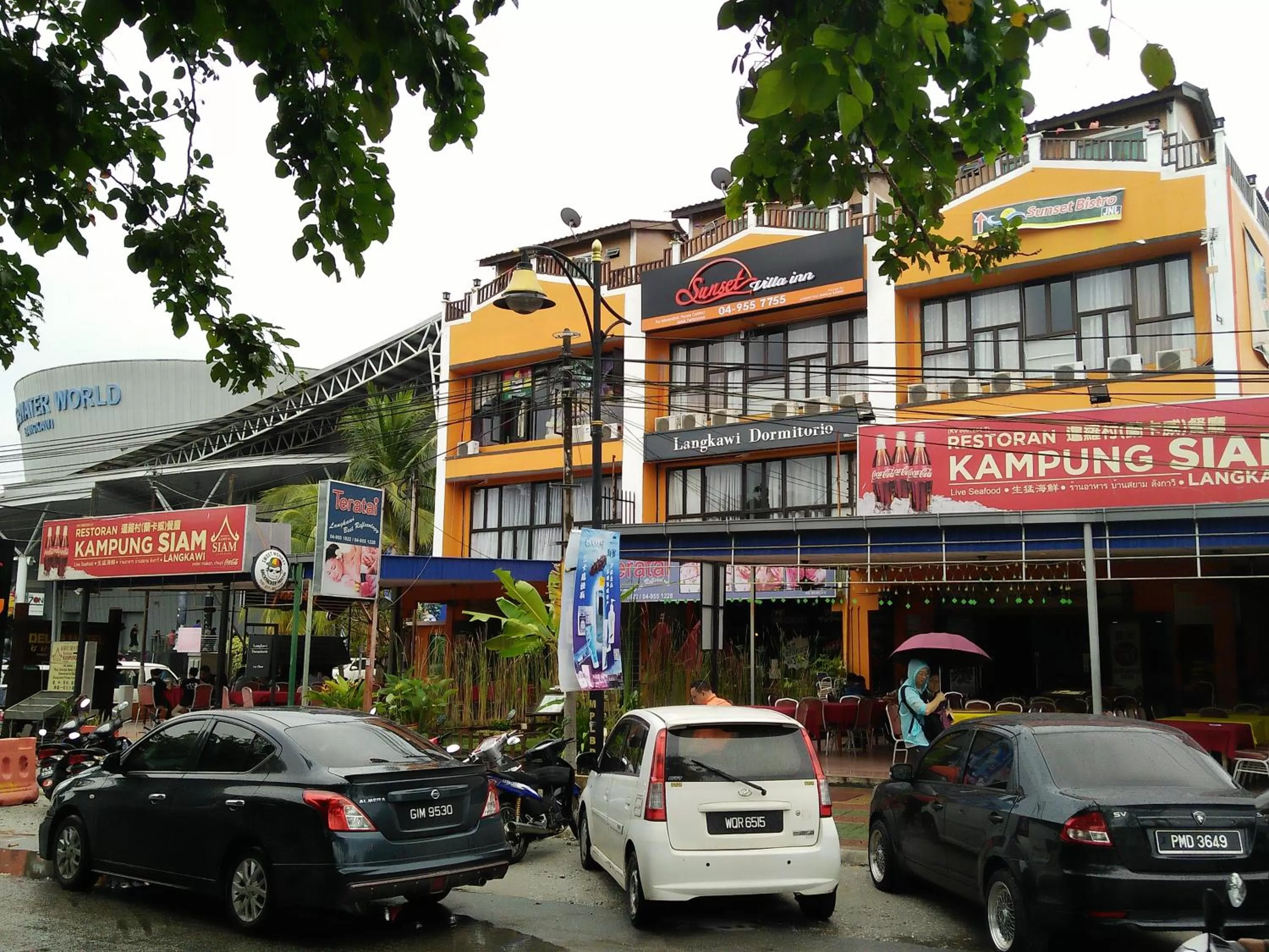 Property building in Sunset Villa Inn