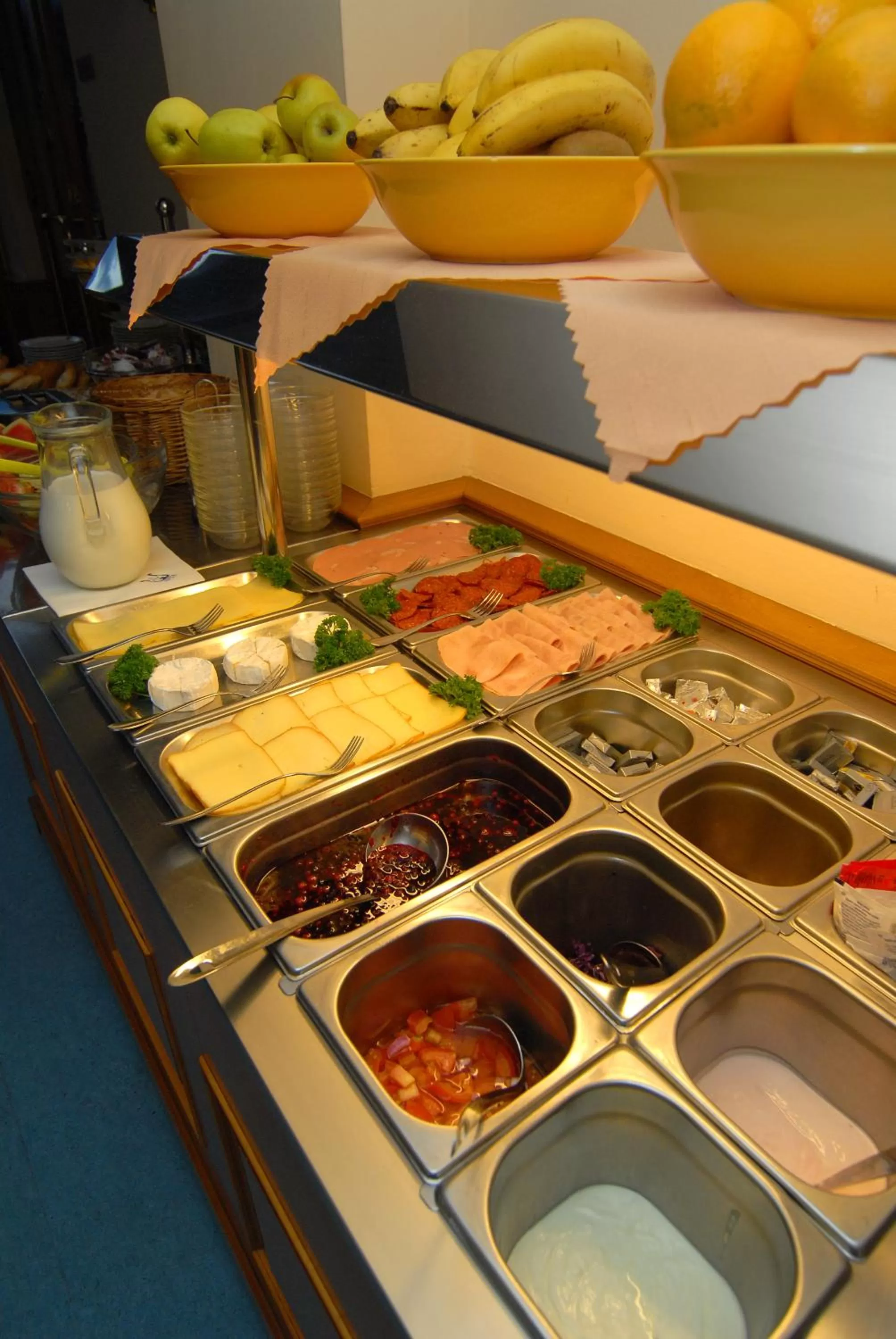 Restaurant/places to eat in Hotel Opera