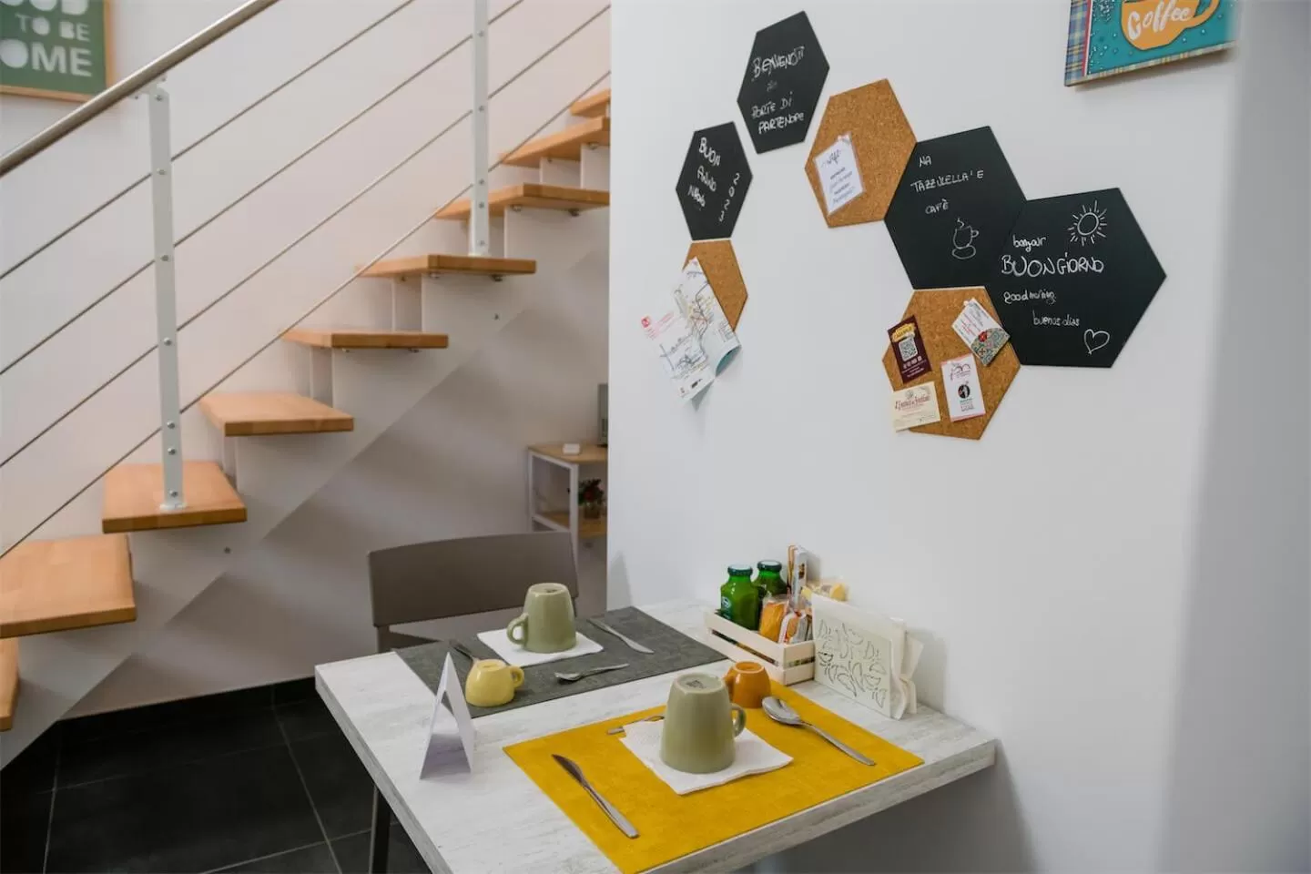 Communal kitchen, Dining Area in Le Porte di Partenope
