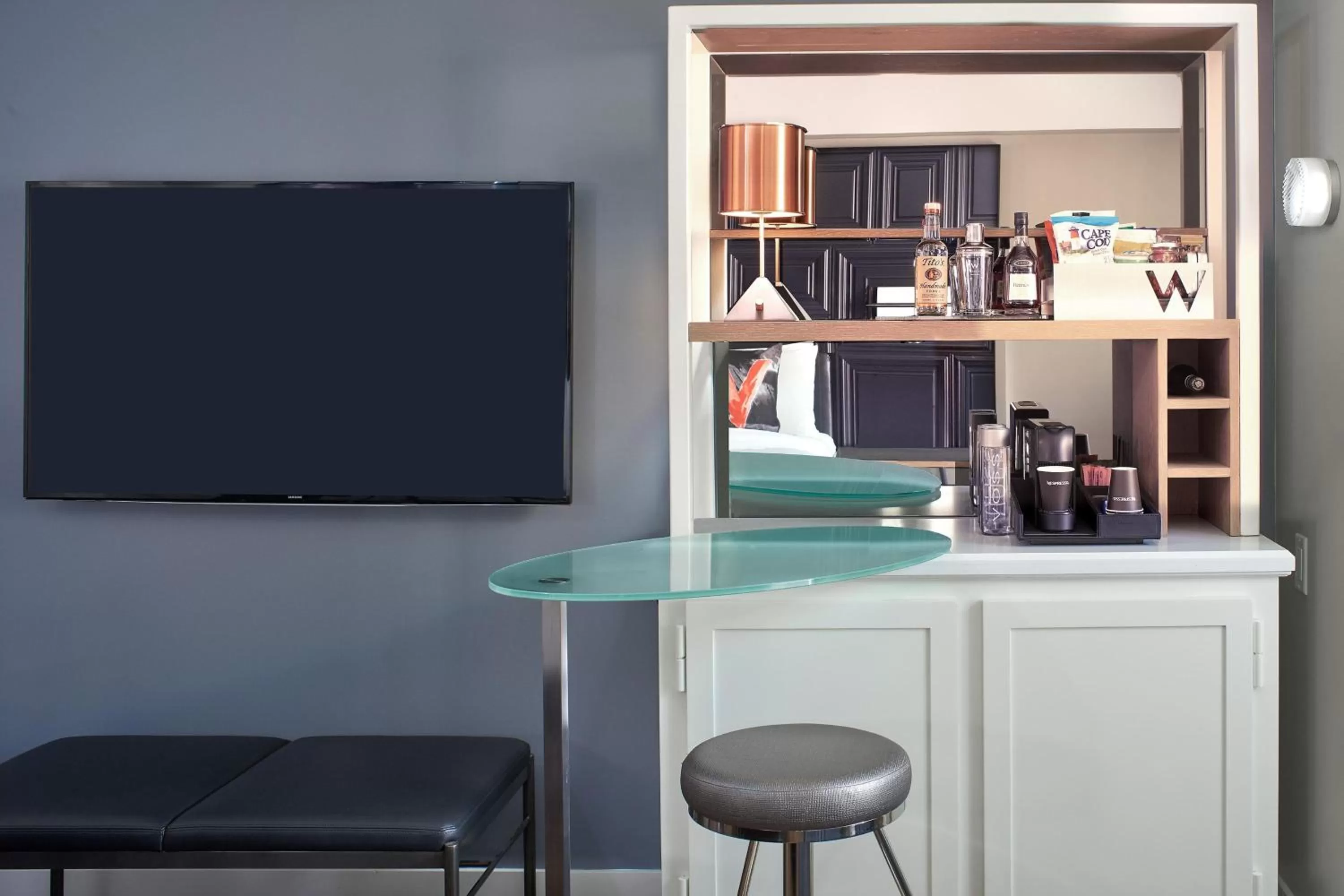 Photo of the whole room in W Boston