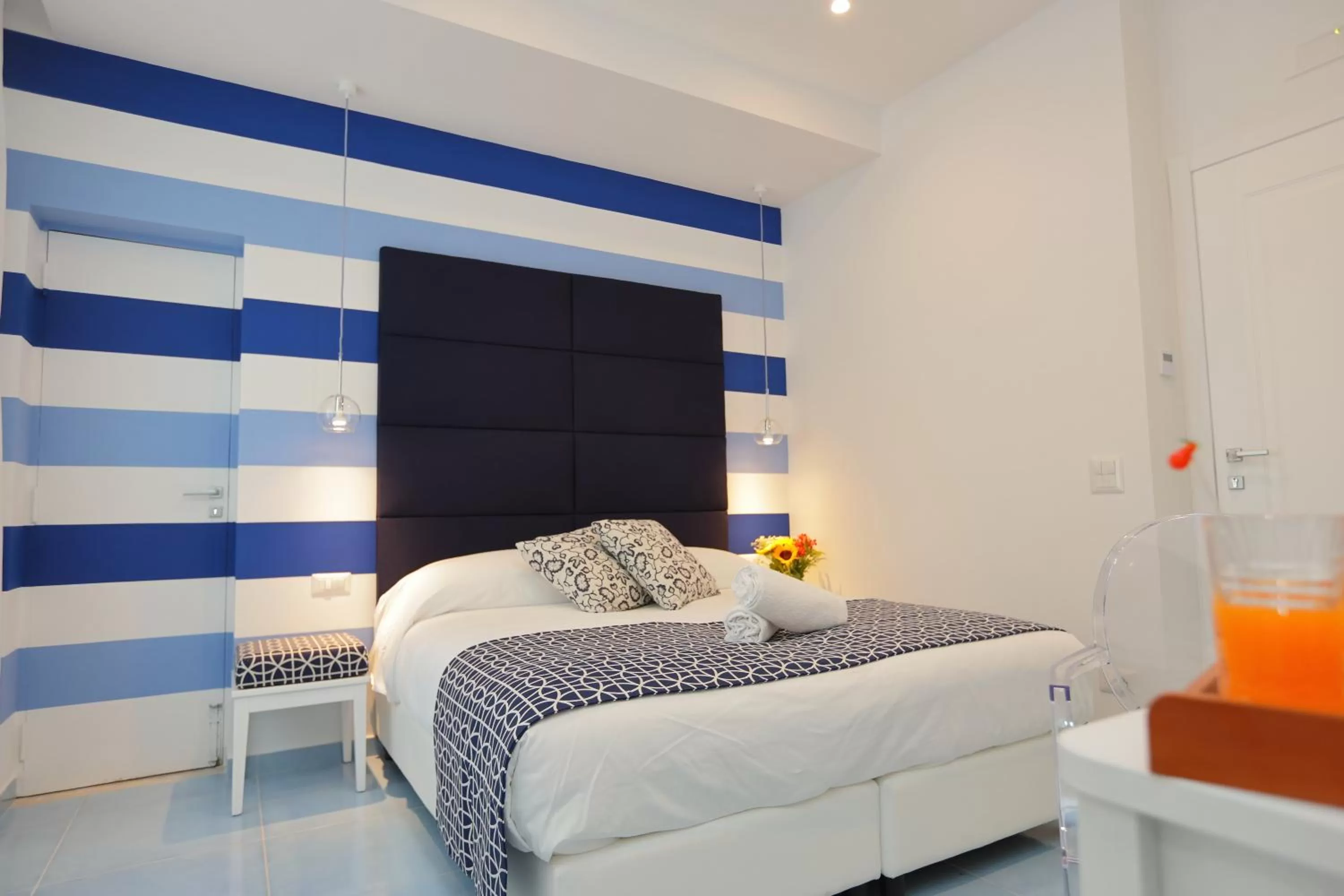 Photo of the whole room, Bed in Domus Meta