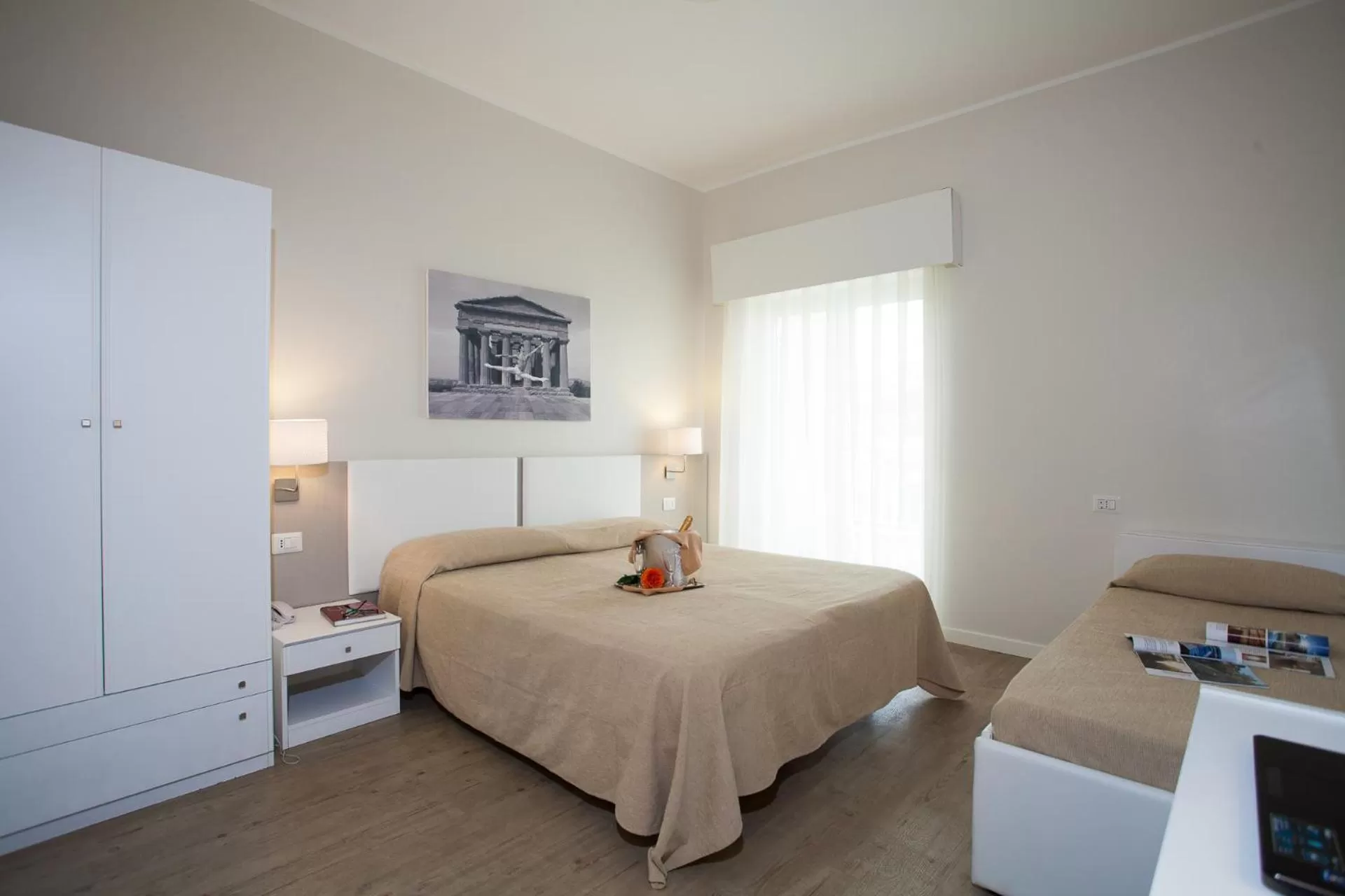 Photo of the whole room, Bed in Hotel Costazzurra Museum & Spa