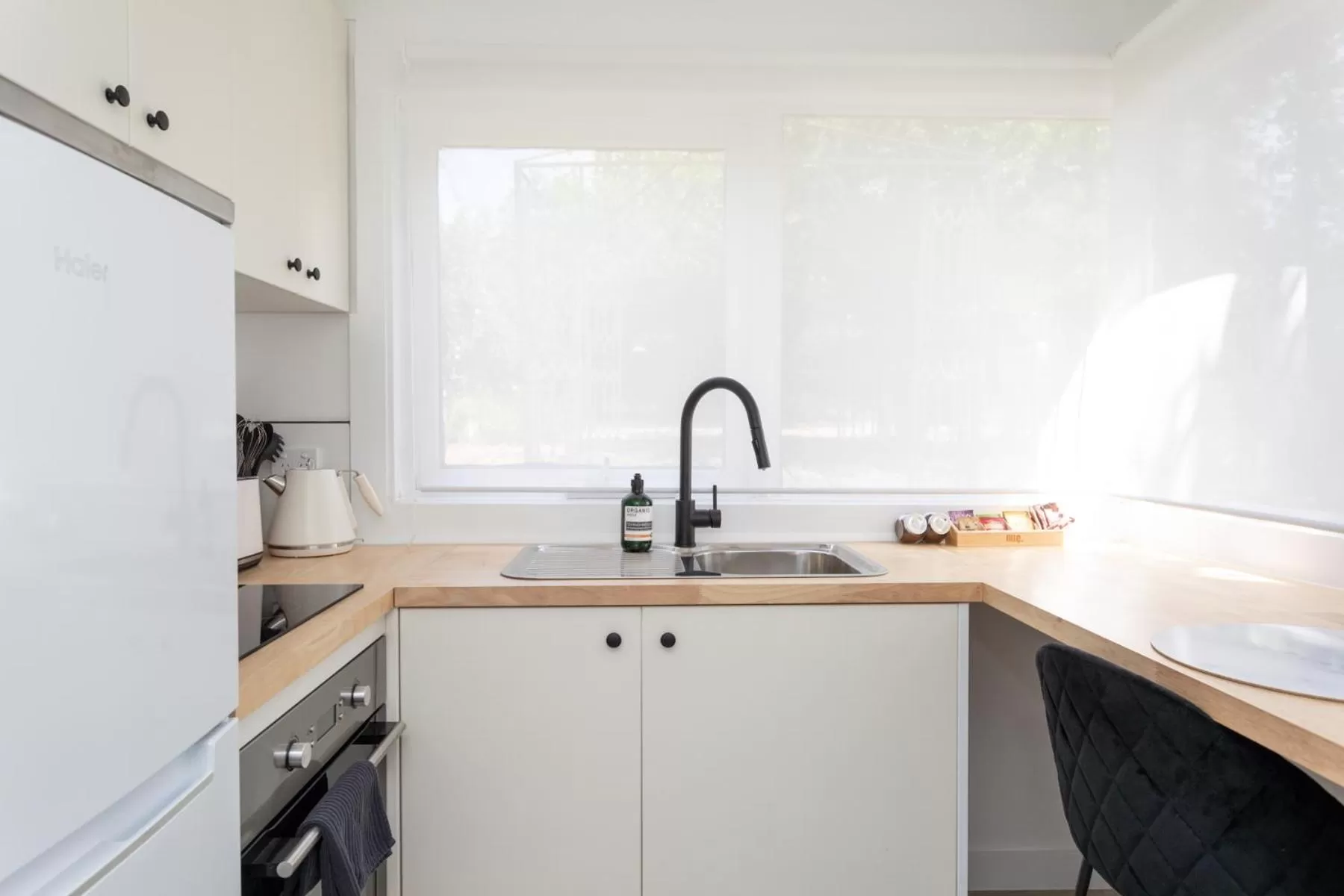 Kitchen or kitchenette in The Dragonfly Inn