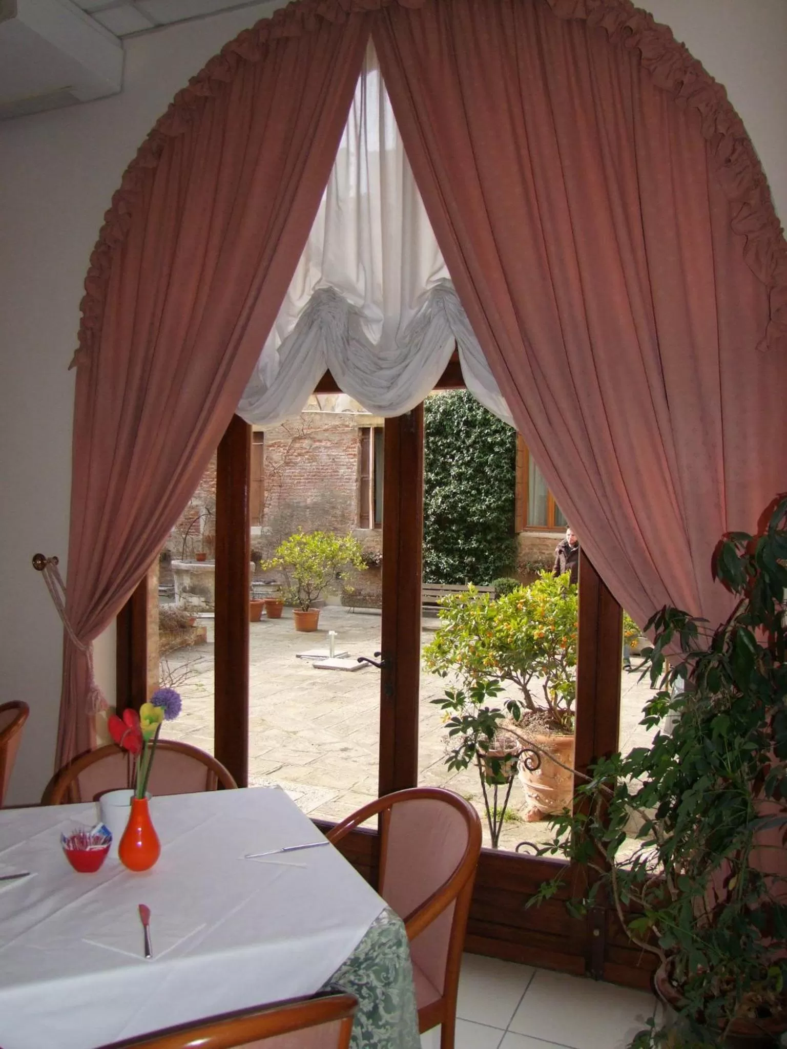 Restaurant/places to eat in Domus Ciliota