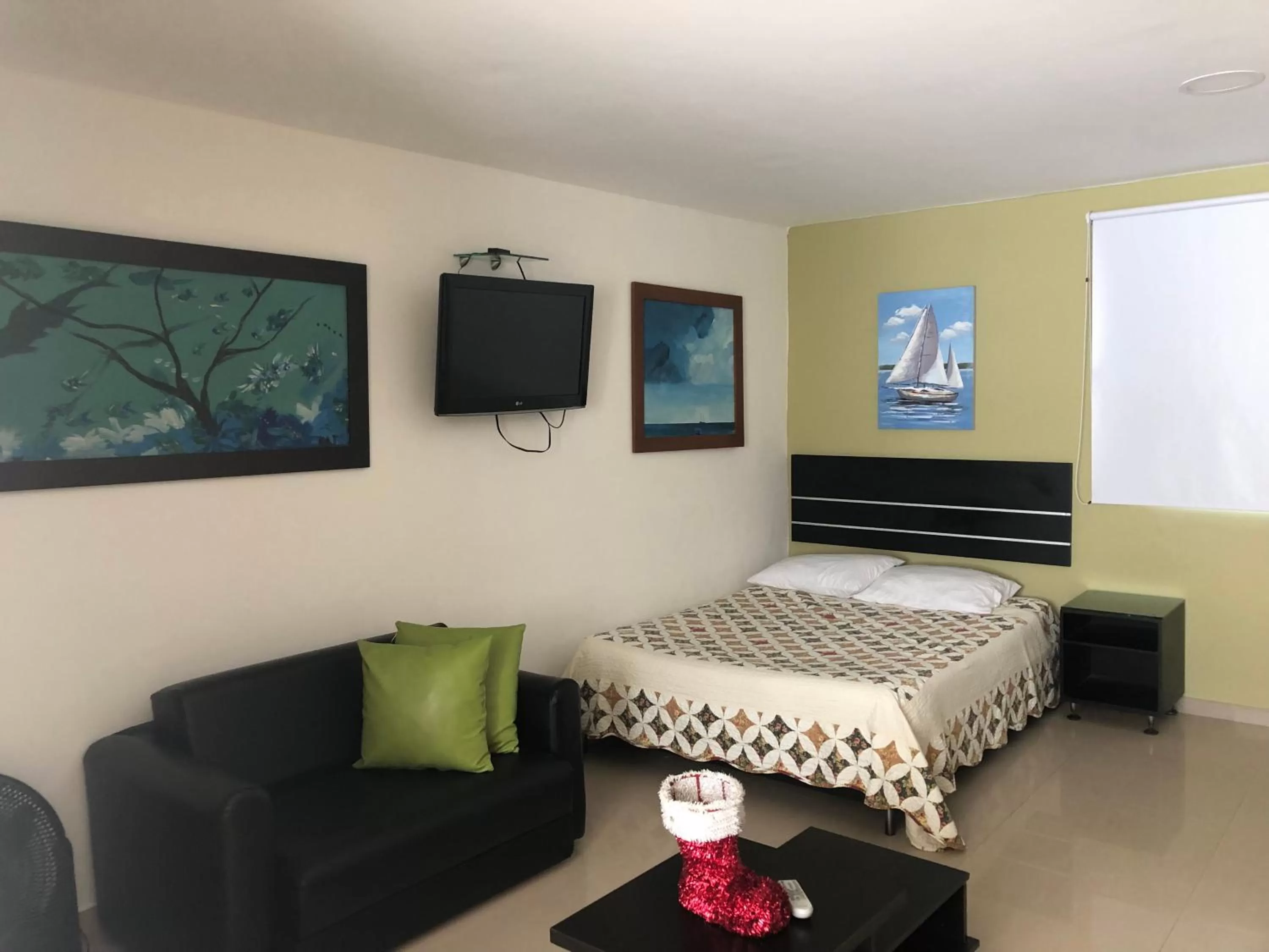 Photo of the whole room, Bed in Villa San Miguel