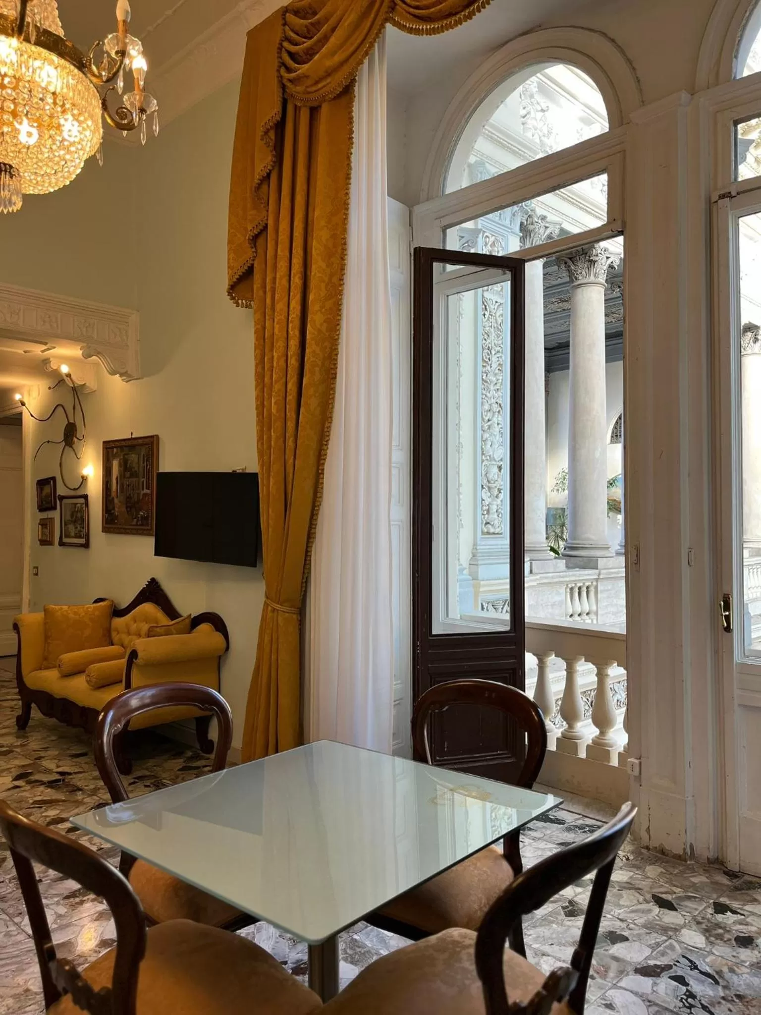 Living room in B&B Art Suite Santa Brigida