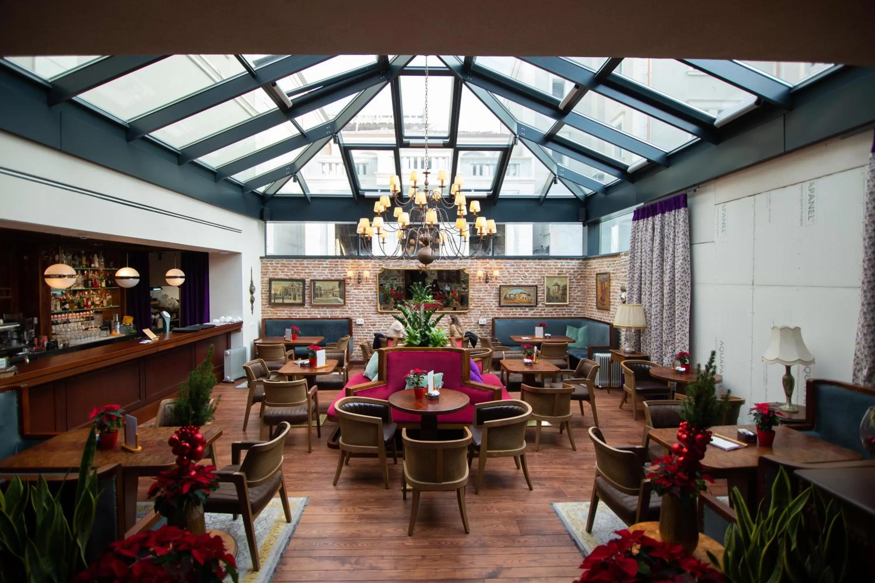 Restaurant/places to eat in Vila Ebel Hotel Pool & Spa