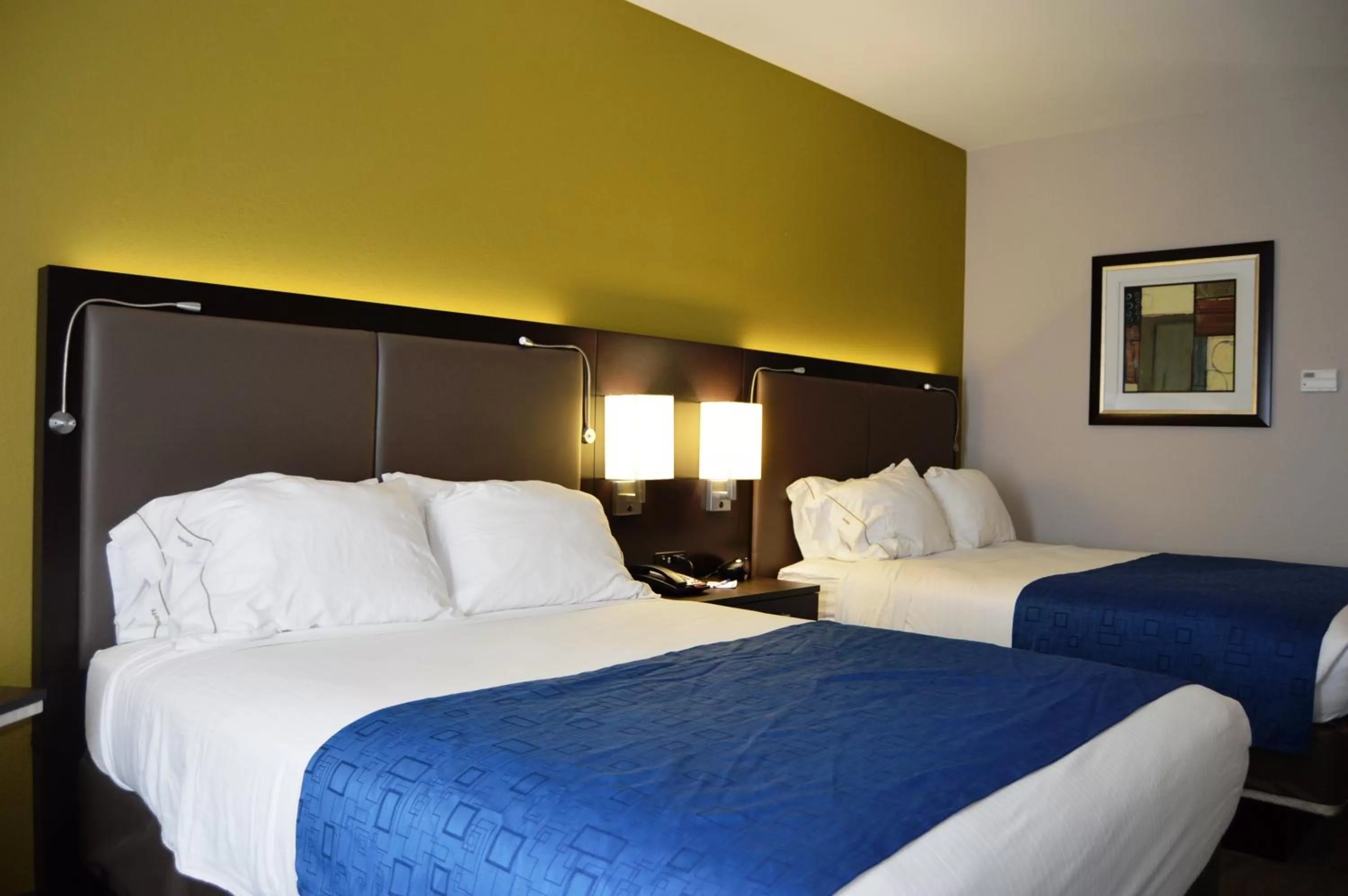 Bed in Holiday Inn Express El Reno by IHG