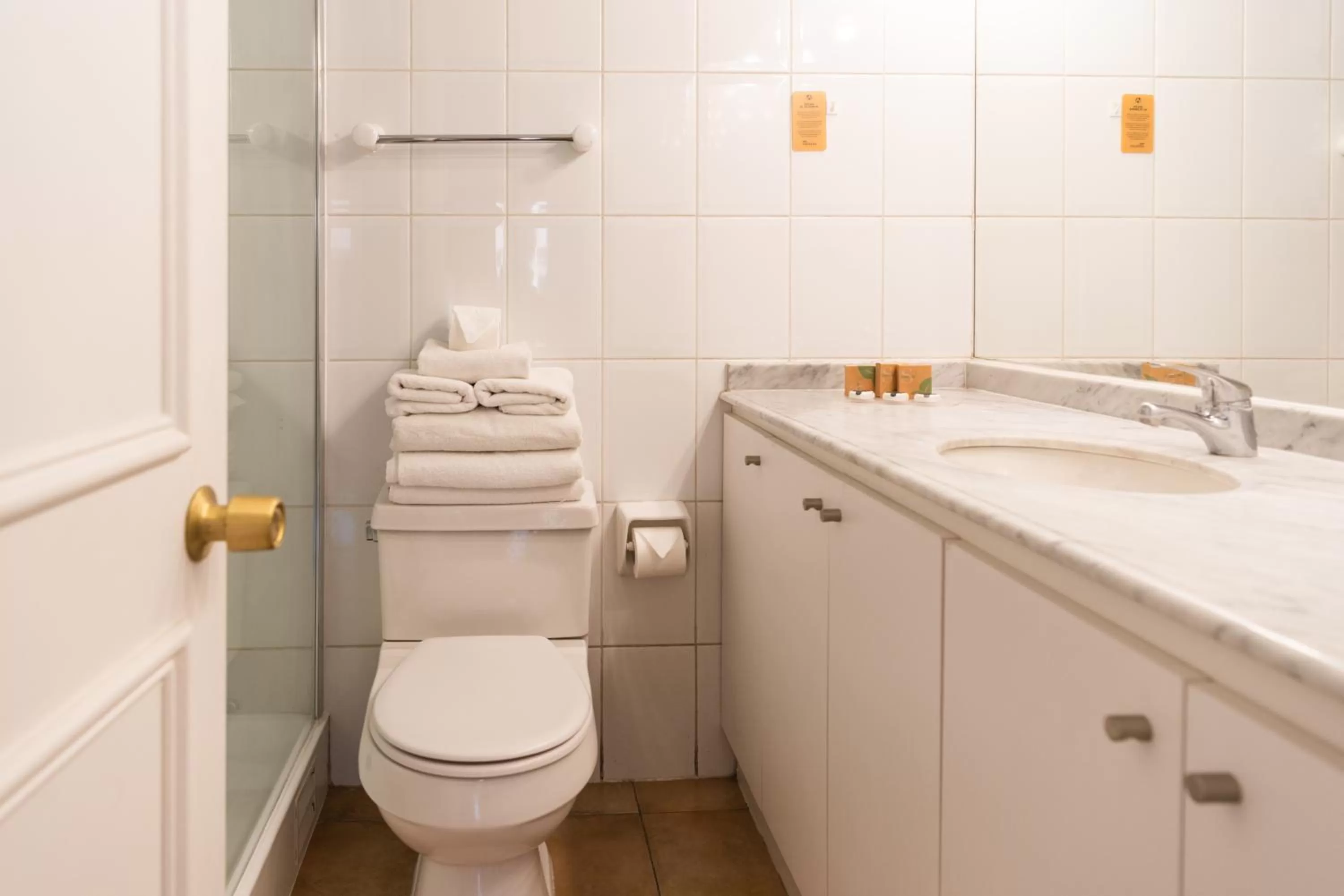 Bathroom in MR Apart Providencia (ex Apart Neruda)