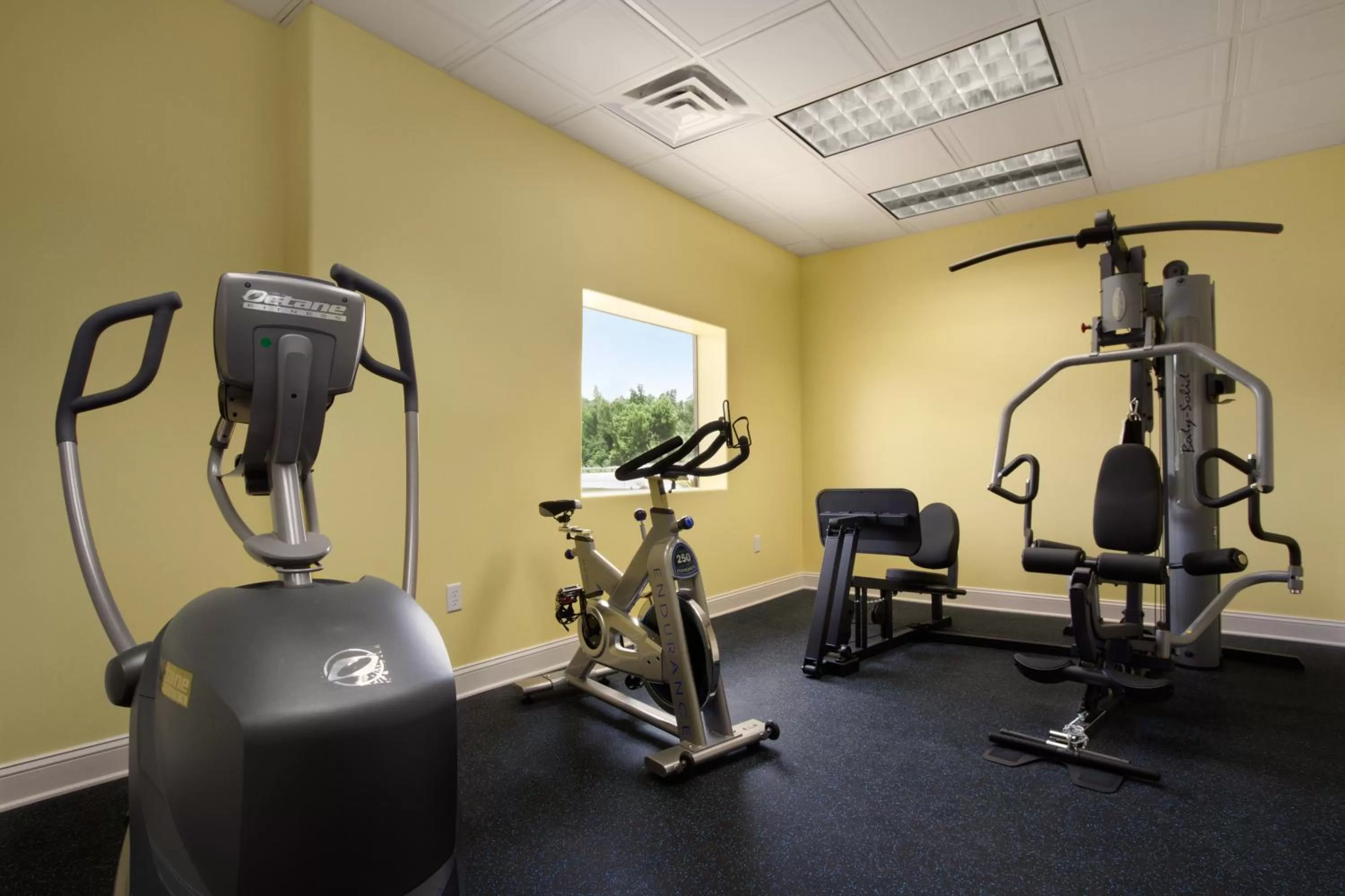 Fitness centre/facilities in Days Inn by Wyndham Fultondale