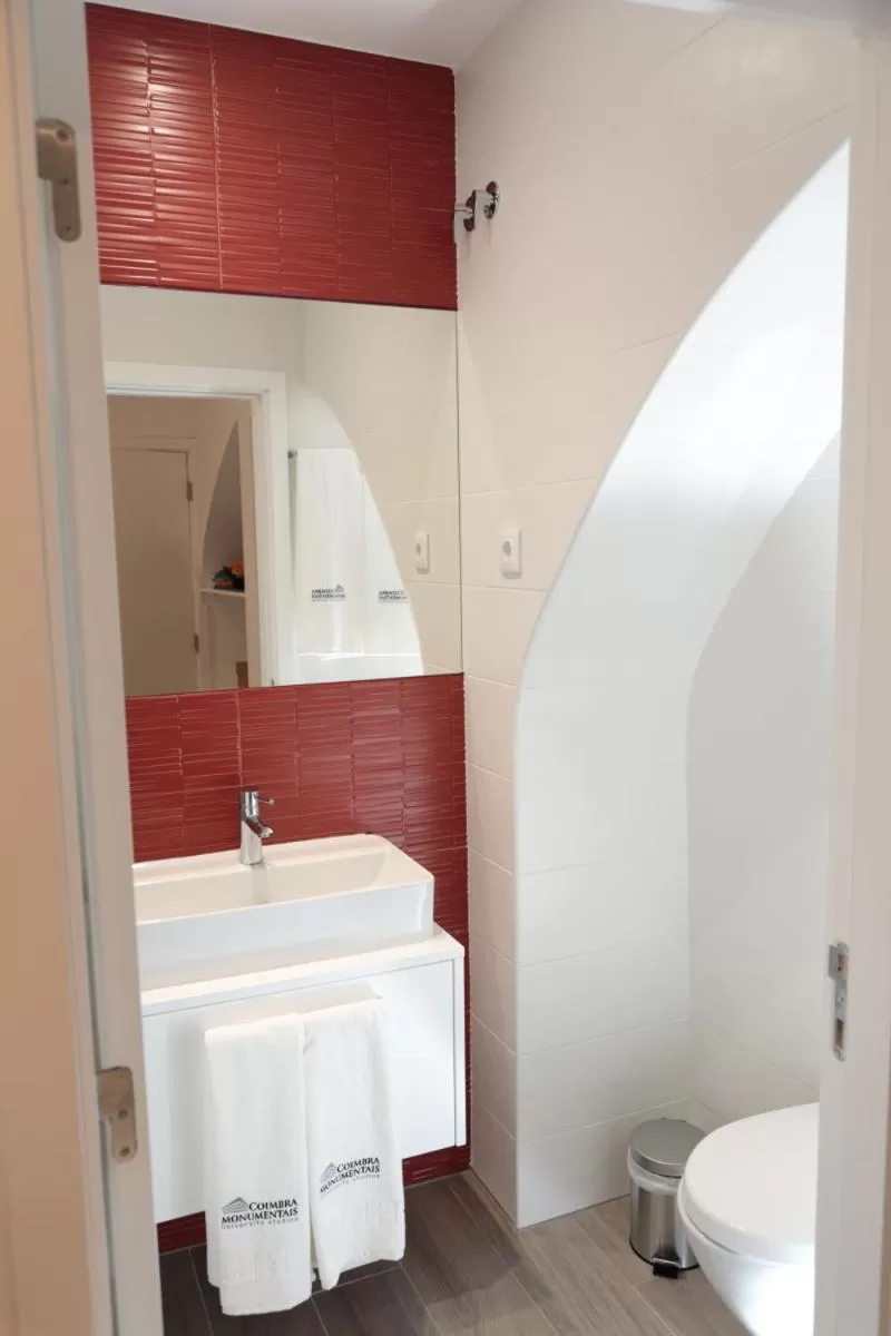 Bathroom in Coimbra Monumentais B&B