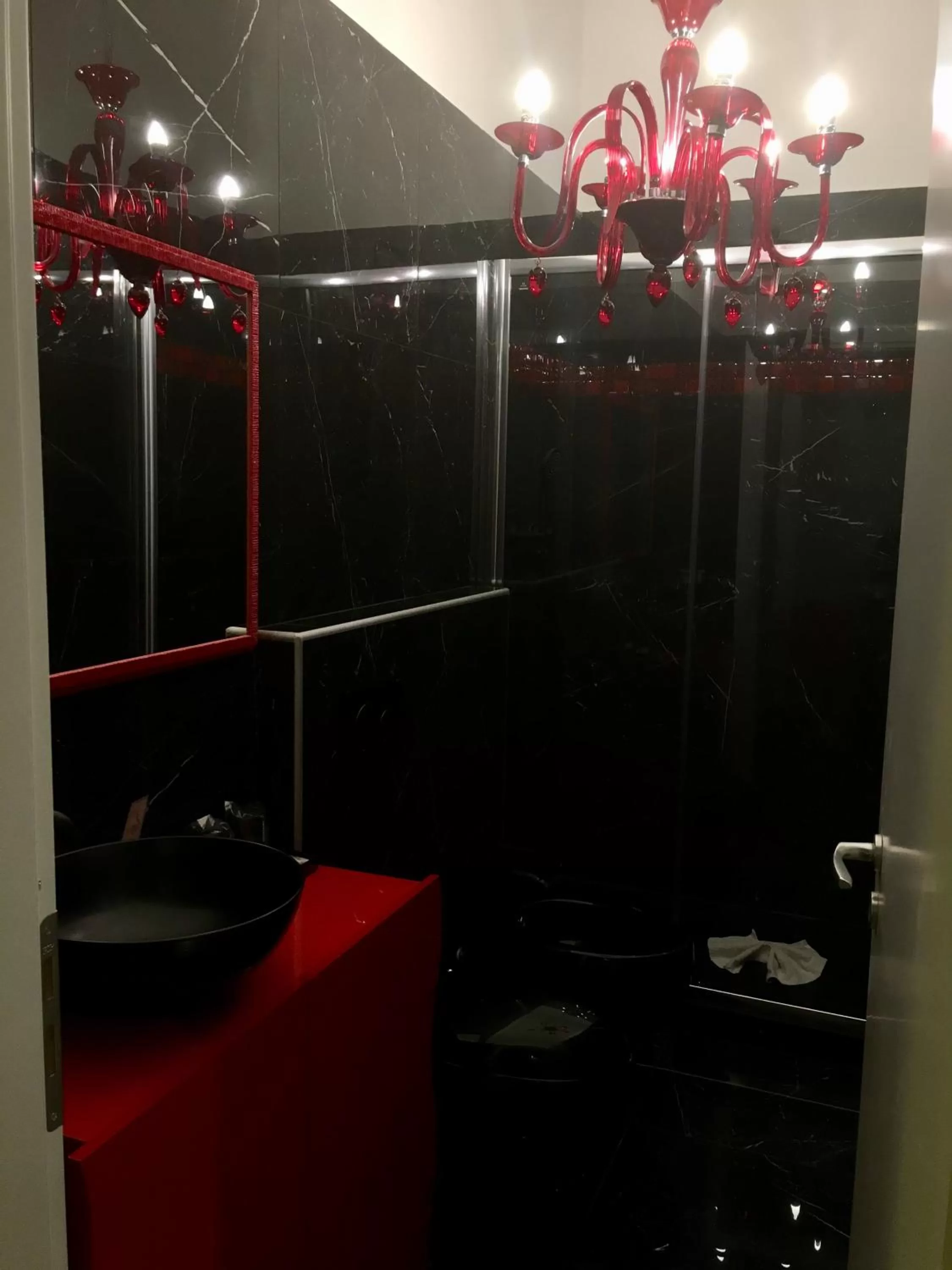 Shower in B&B Roma Royal Residence