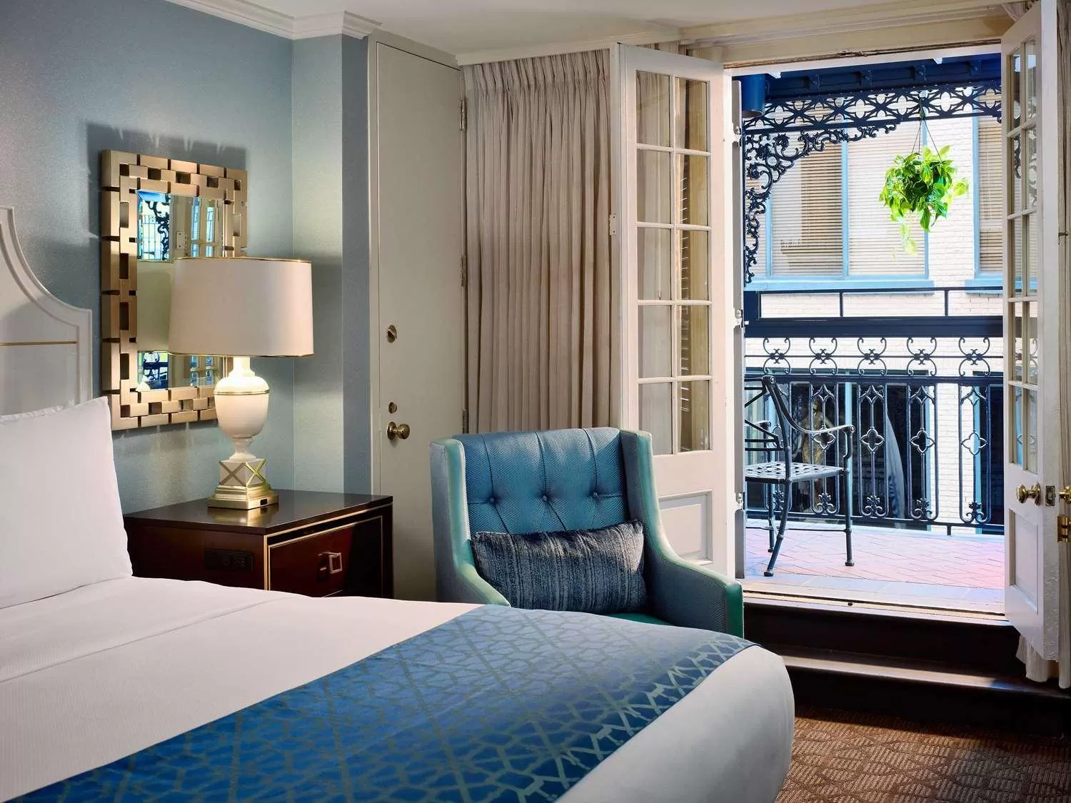 Guests, Bed in The Royal Sonesta New Orleans