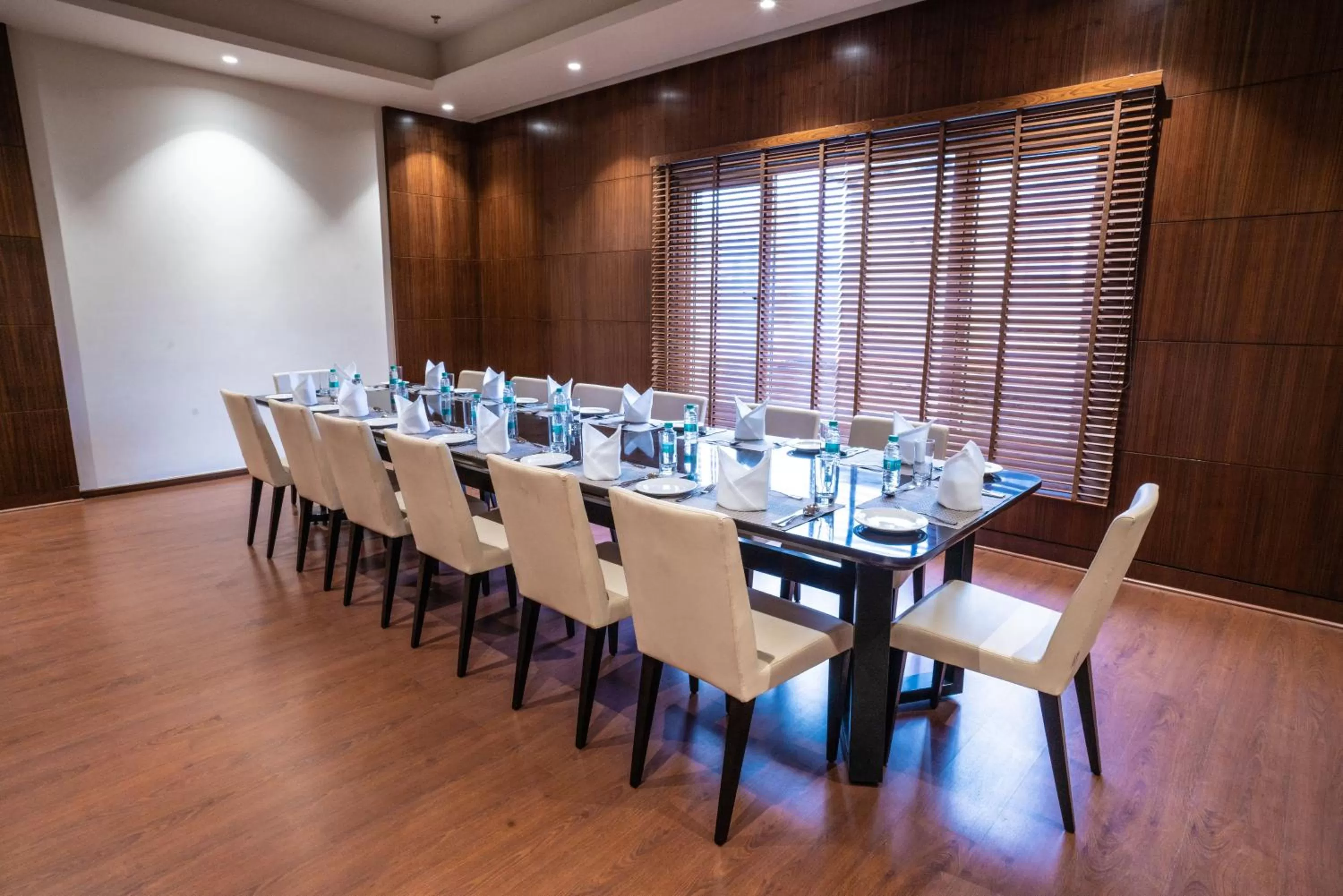 Restaurant/places to eat in Ratnamouli Palace