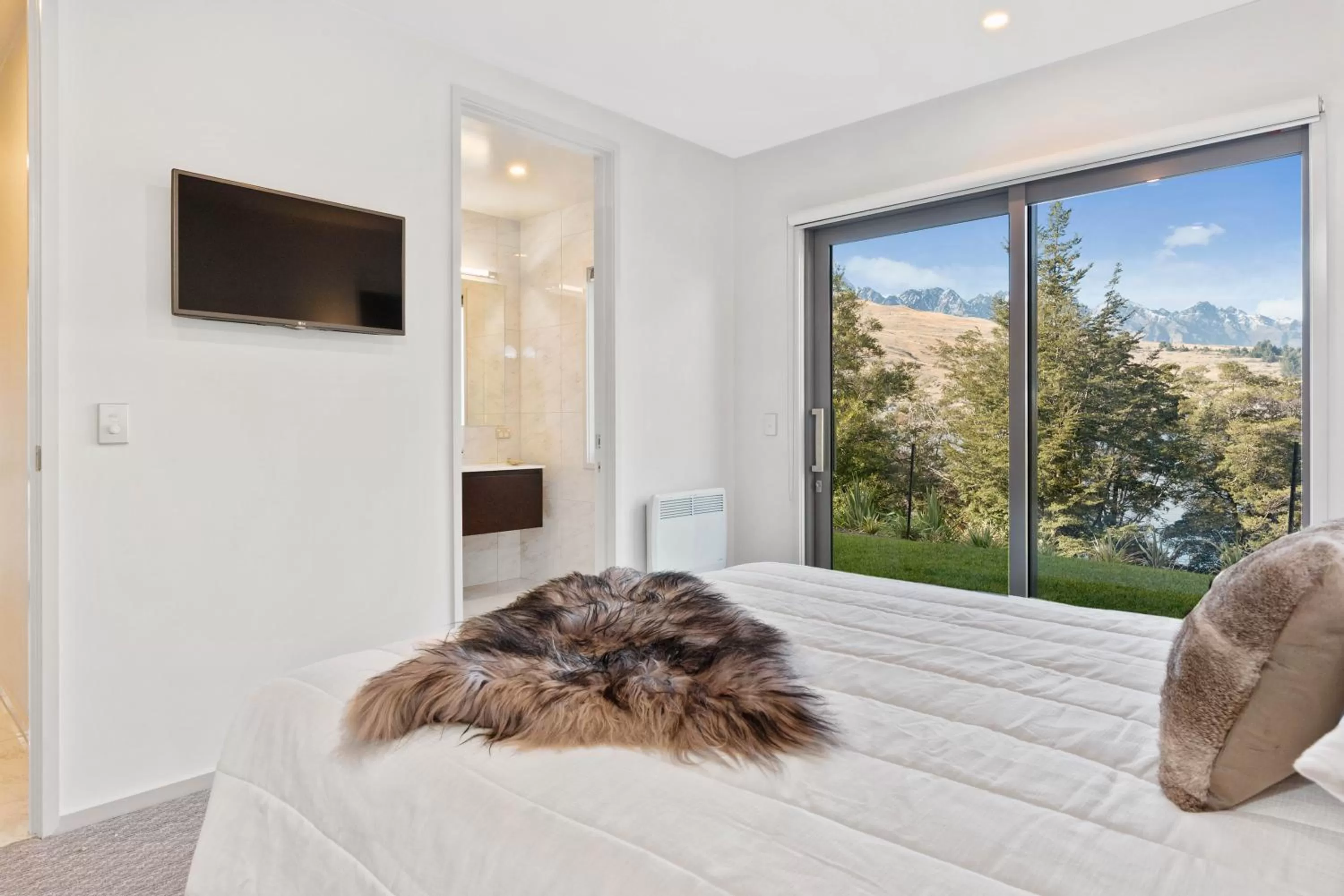 Bed in The Rees Hotel & Luxury Apartments