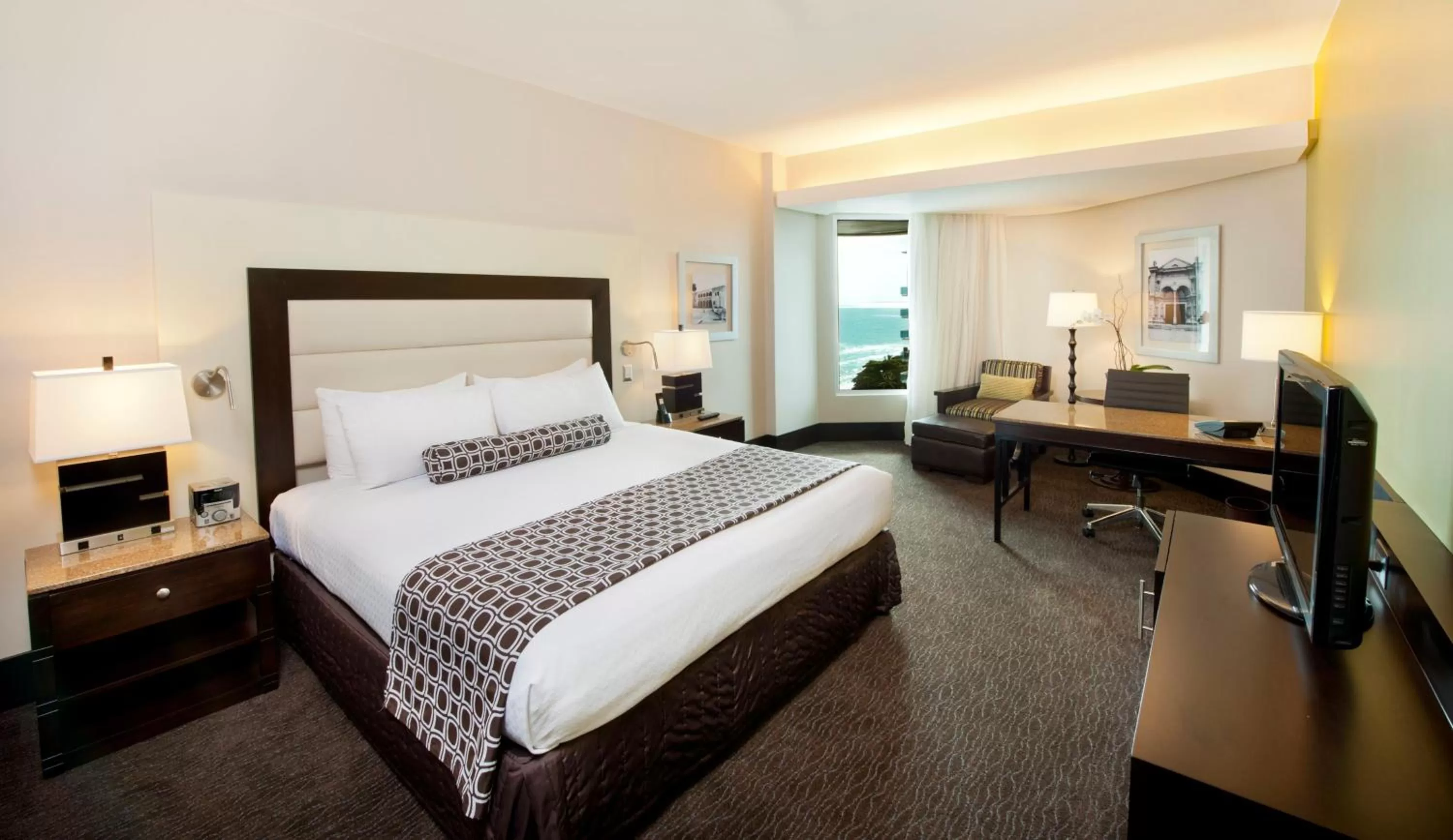 Photo of the whole room, Bed in Crowne Plaza Santo Domingo by IHG