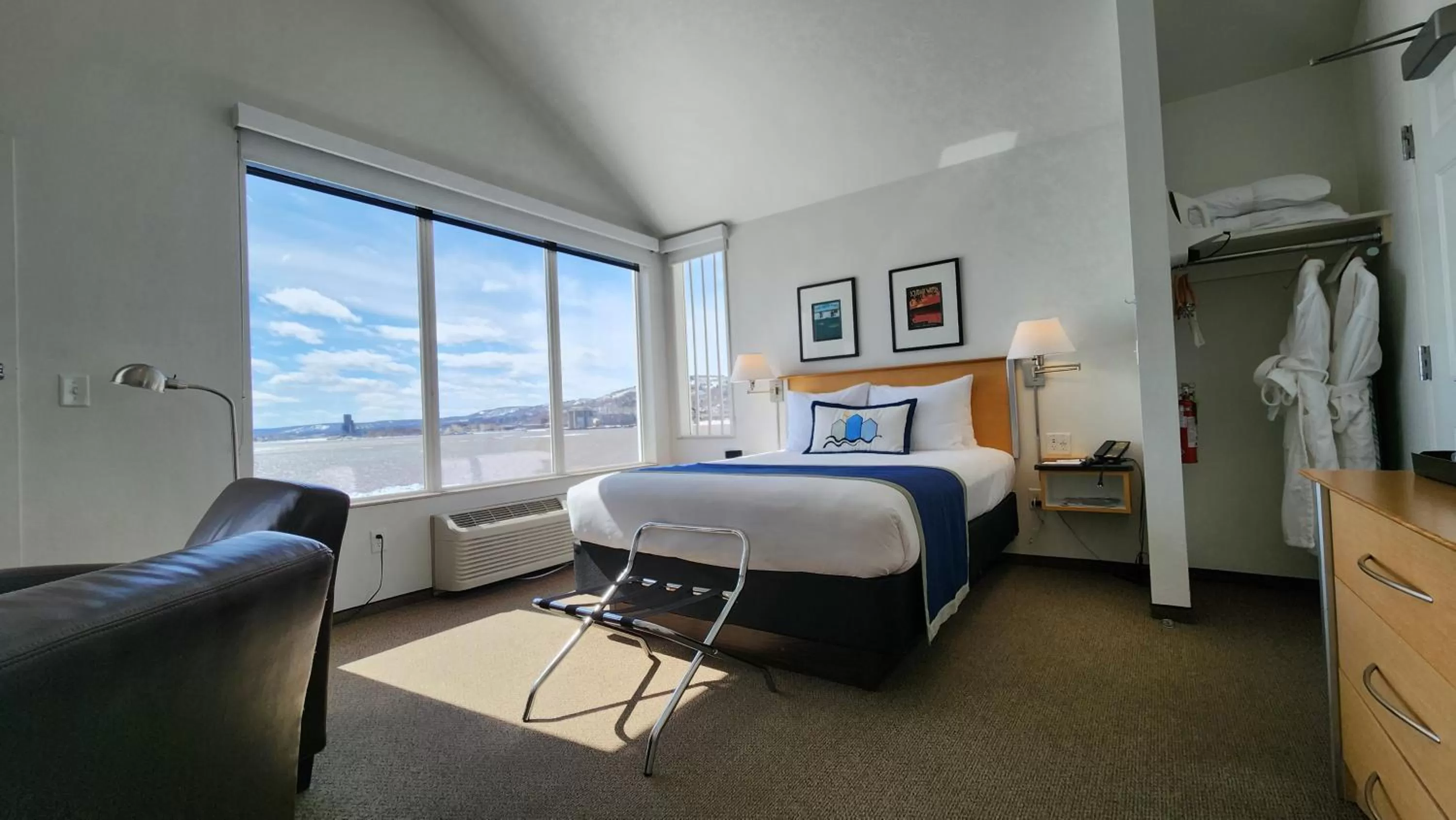 Bed in South Pier Inn