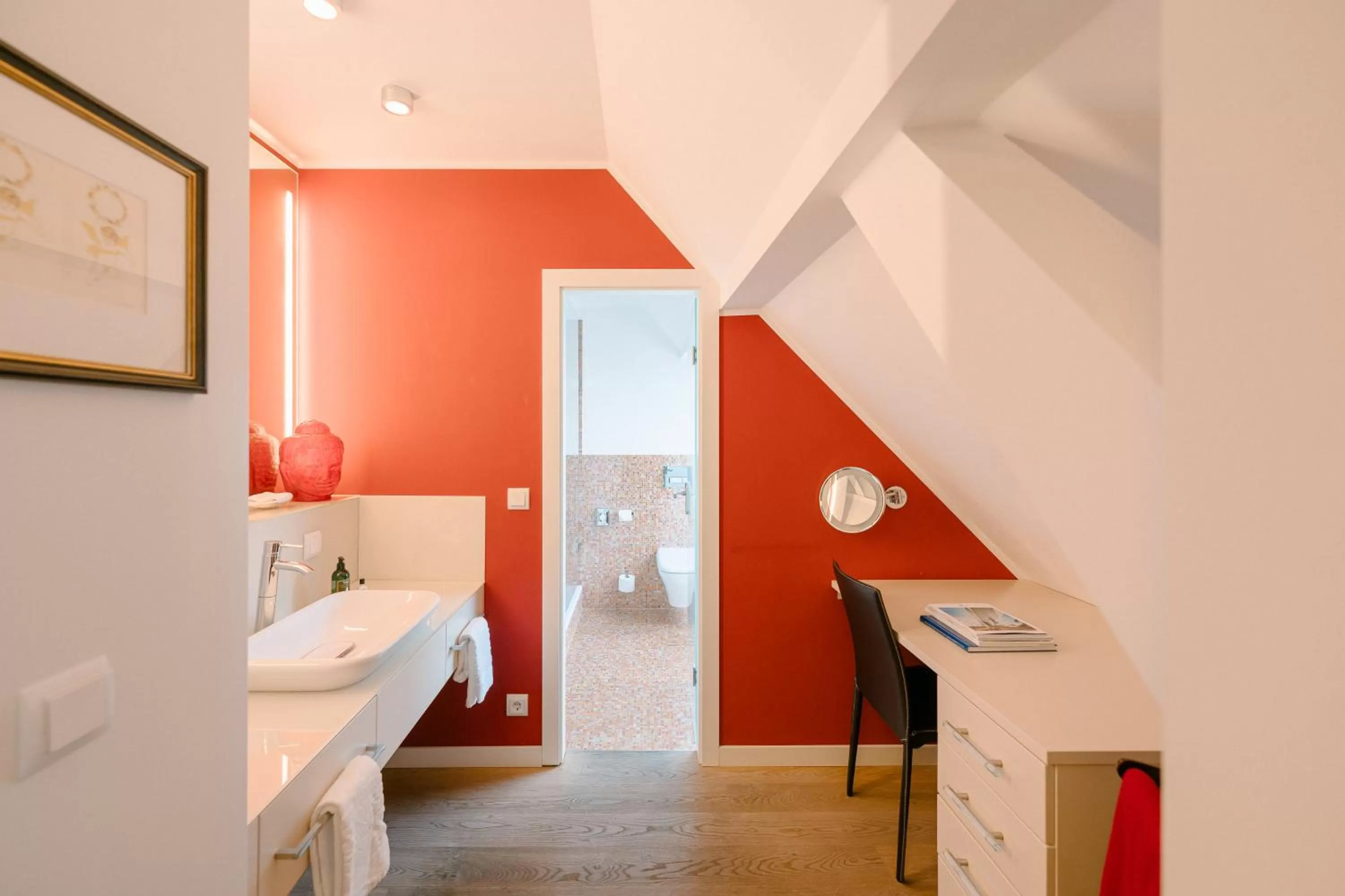 Photo of the whole room in Schlosshotel Hugenpoet