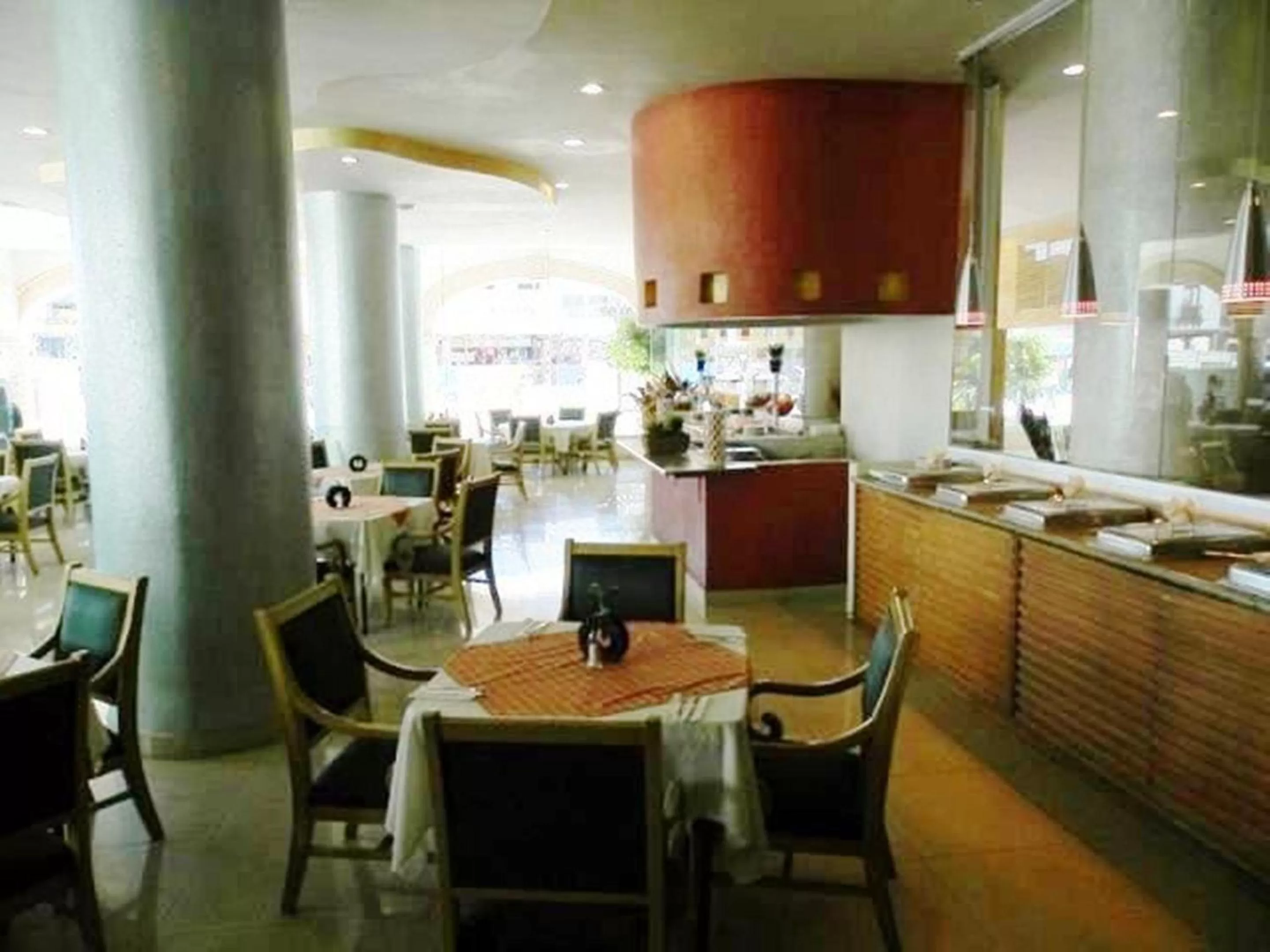 Restaurant/places to eat in Hotel San Francisco Irapuato Business Class