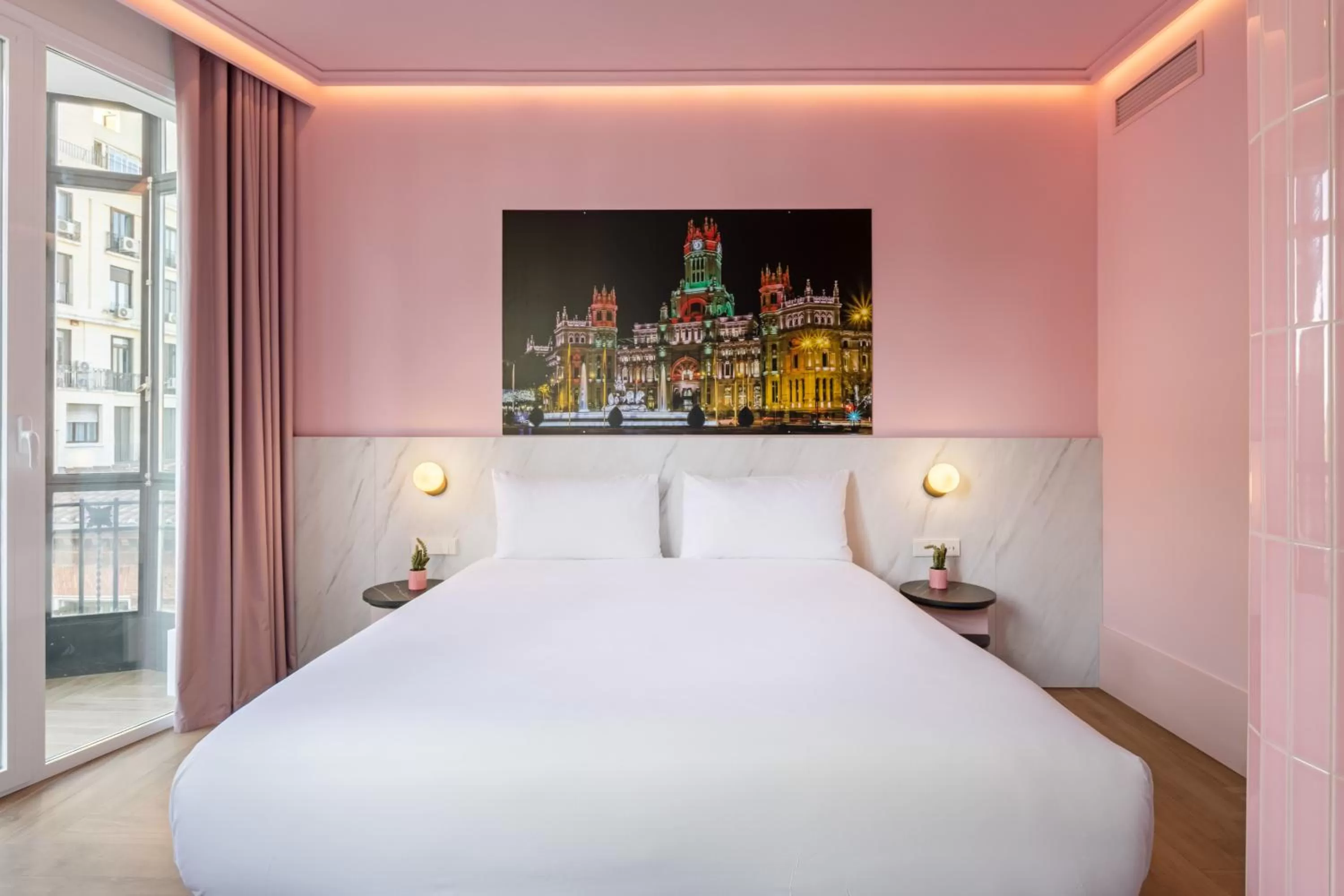 Bed in Ikonik Gran Vía