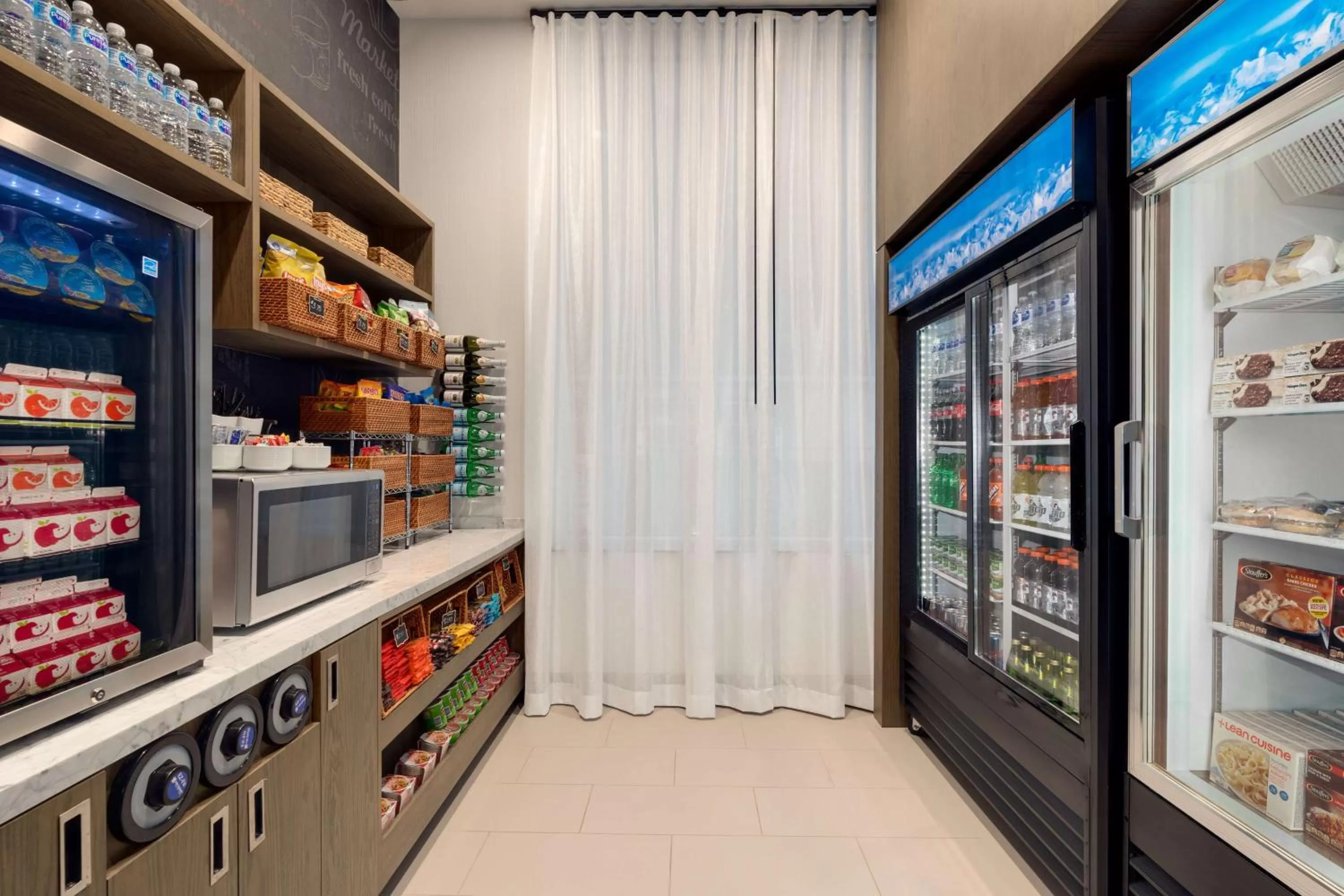 Restaurant/places to eat in DoubleTree by Hilton New York Downtown