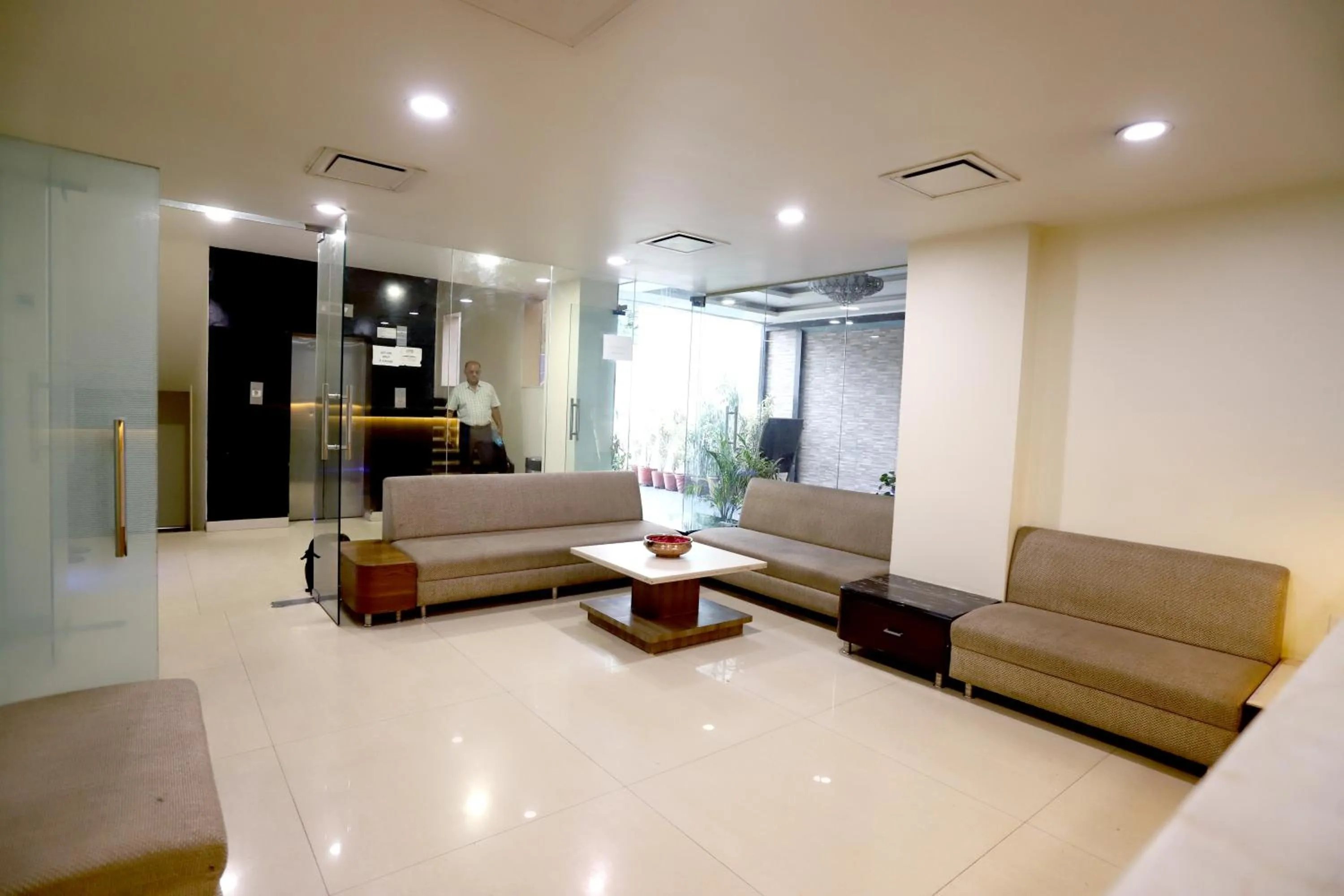 Communal lounge/ TV room in HOTEL BLUE PEARL