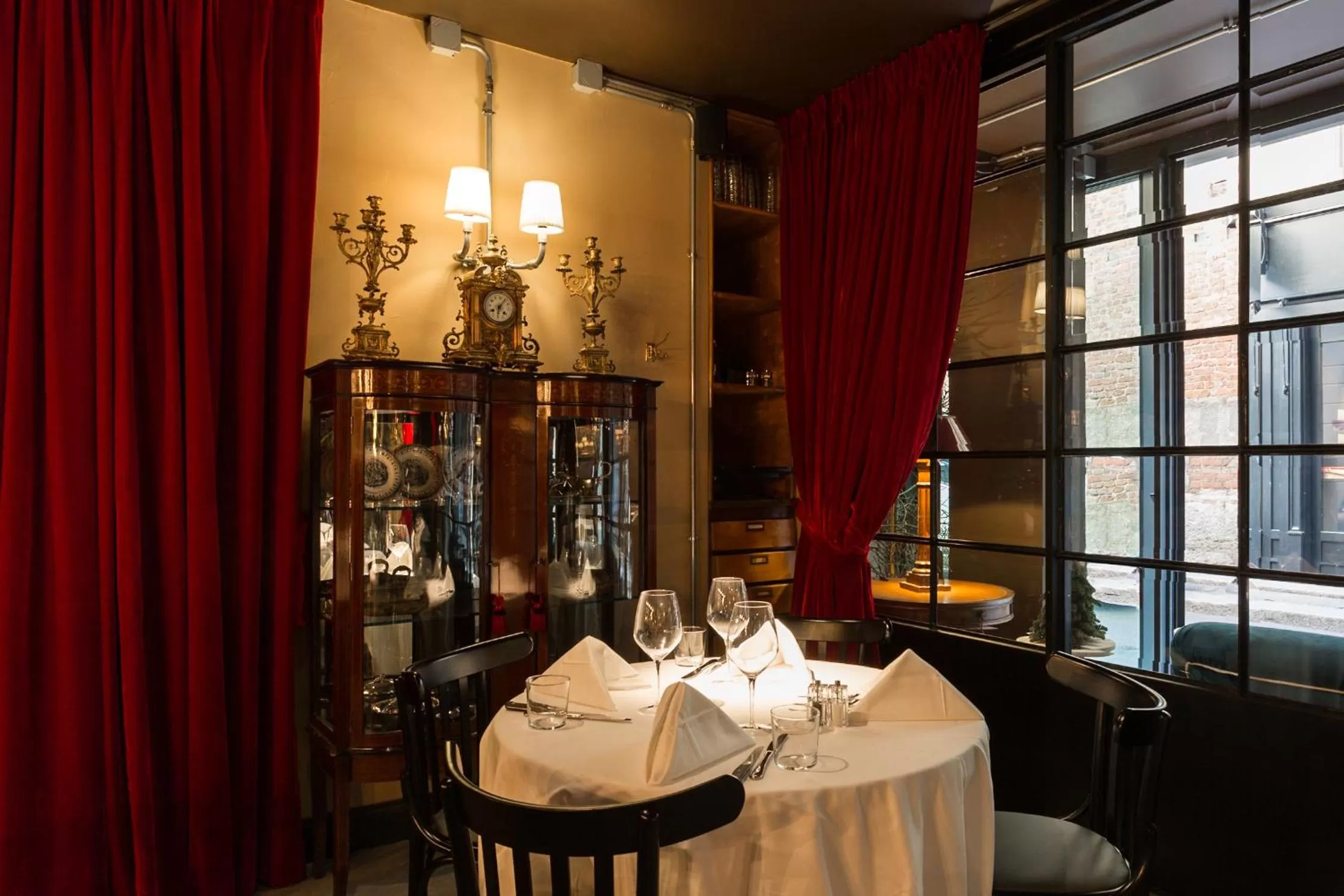 Restaurant/places to eat in Speronari Suites