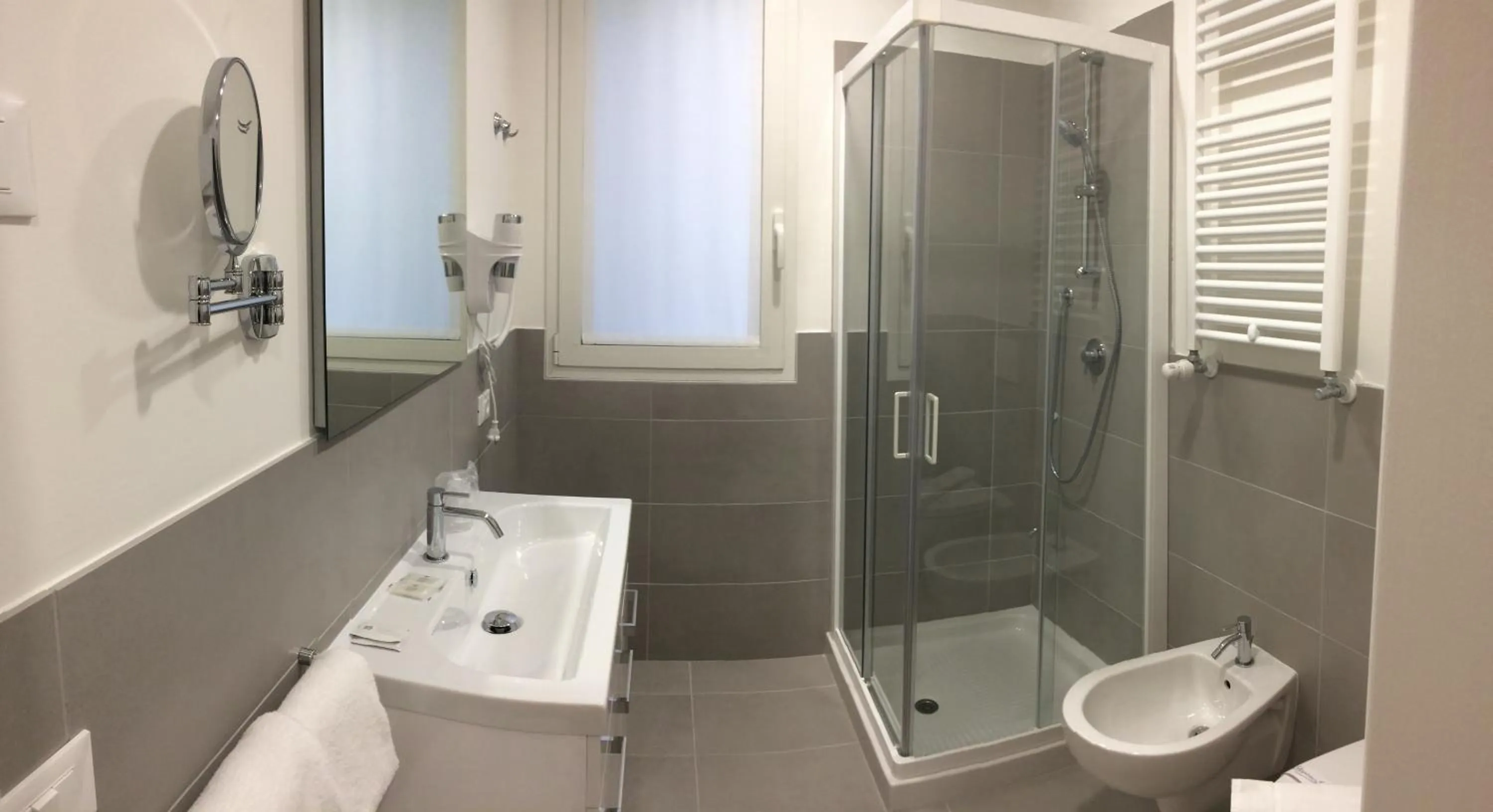 Shower in Hotel Nuova Mestre