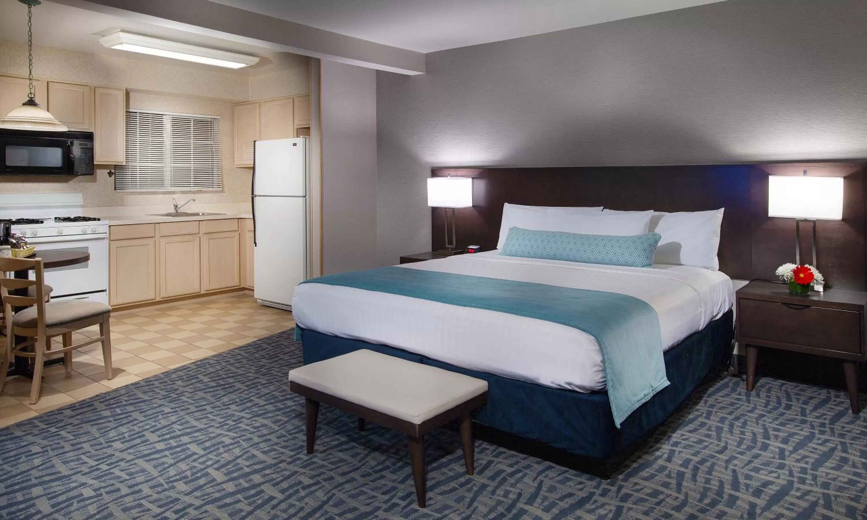 Kitchen or kitchenette, Bed in Safari Inn, a Coast Hotel