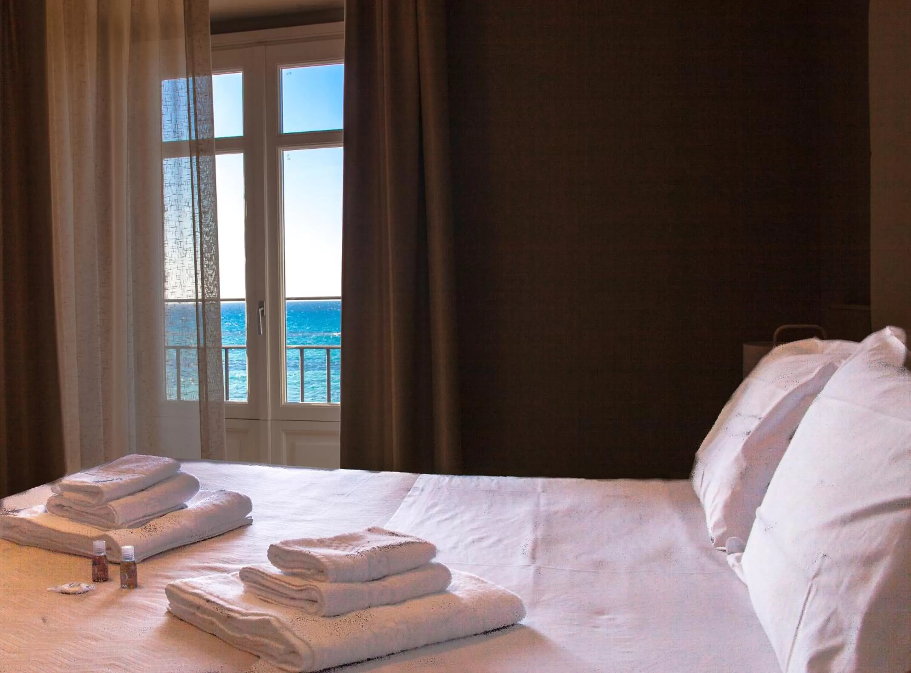 Bedroom, Bed in Central Gallery Rooms- Palazzo D'Ali' Staiti XIX