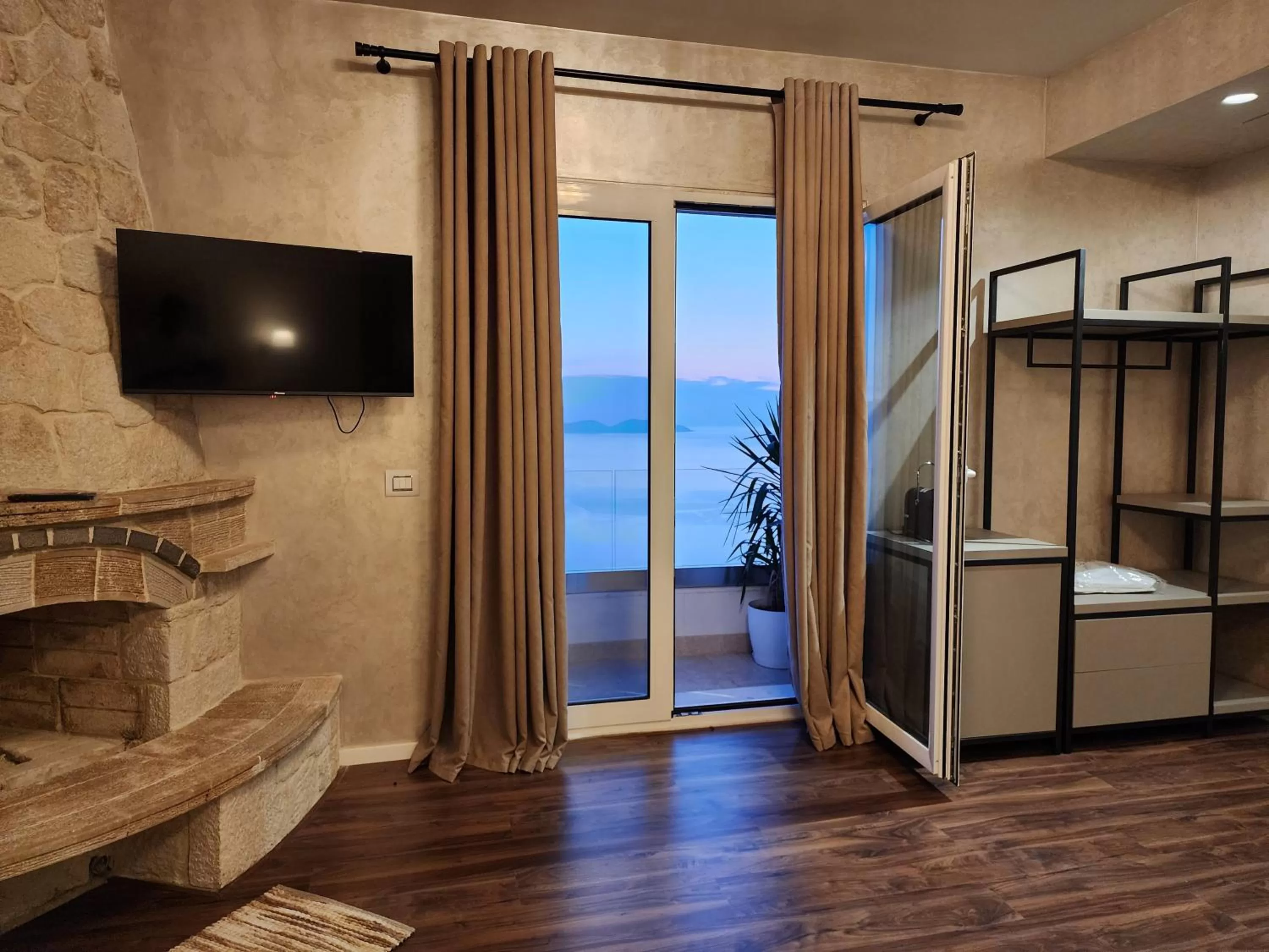 TV and multimedia in Festim Villa Hotel