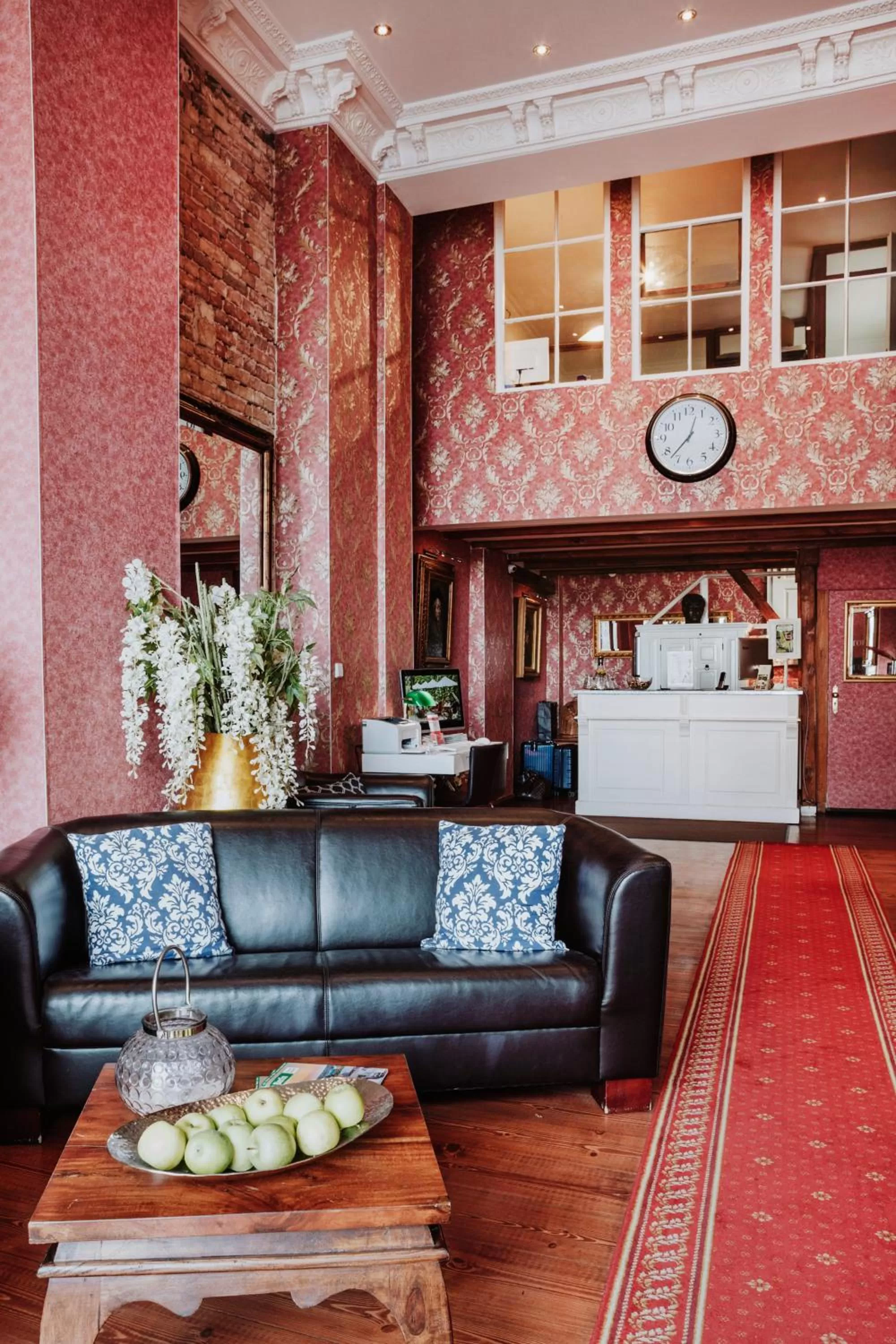 Lobby or reception in THE GATE GARDEN Hotel