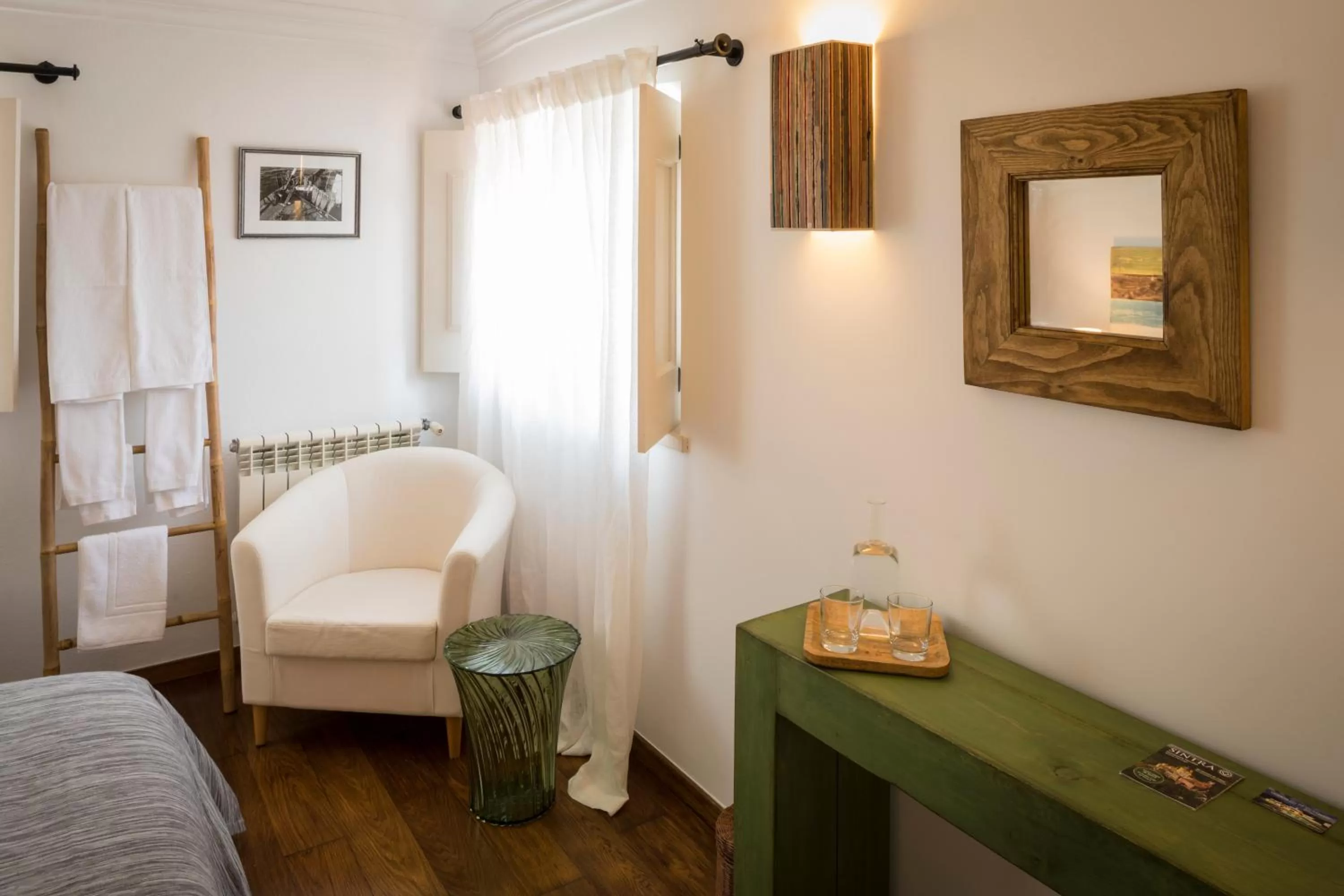 Decorative detail, Bed in Quinta do Pé Descalço - Country Guesthouse in Sintra