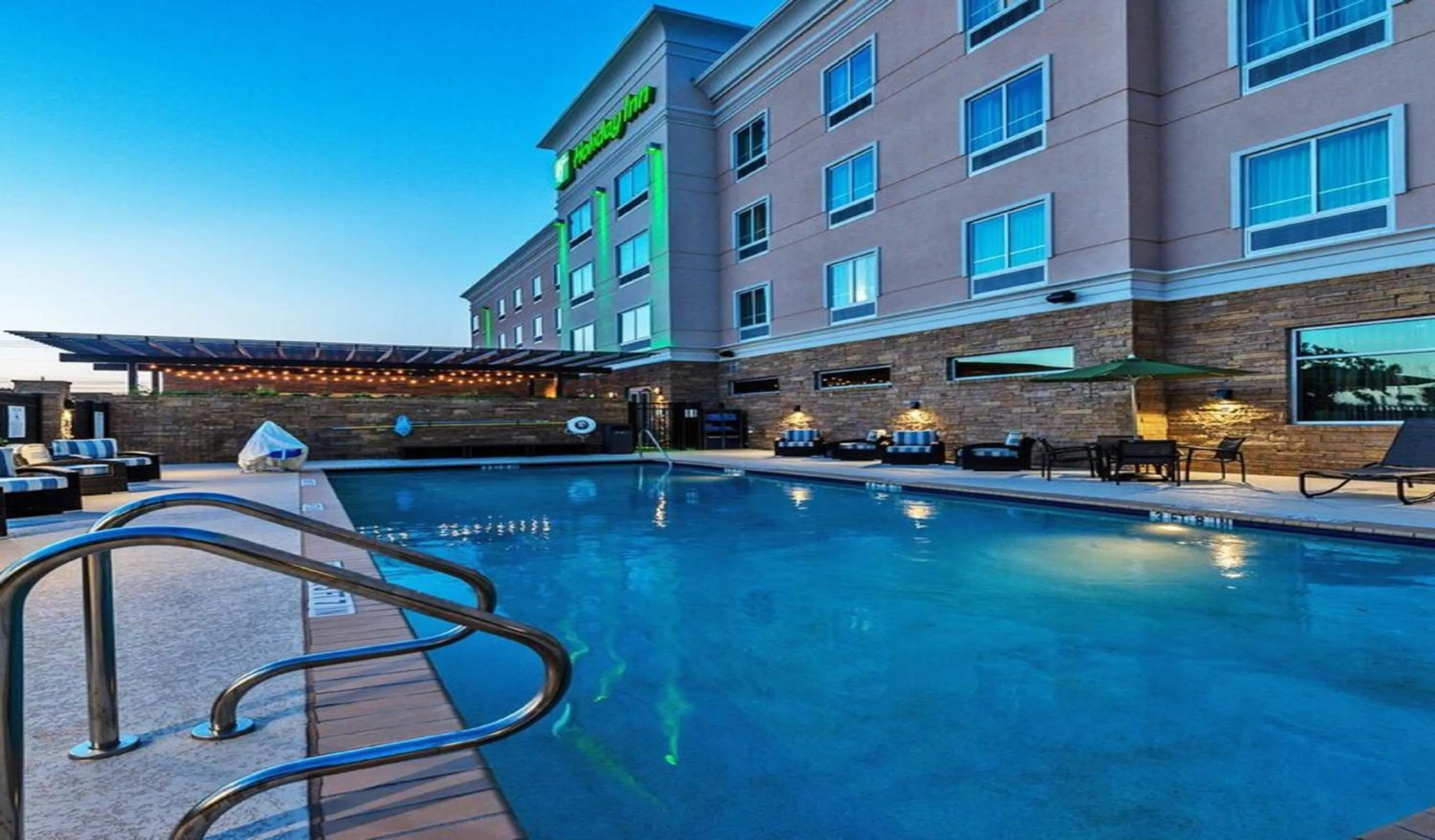 Swimming pool in Holiday Inn Austin Airport by IHG